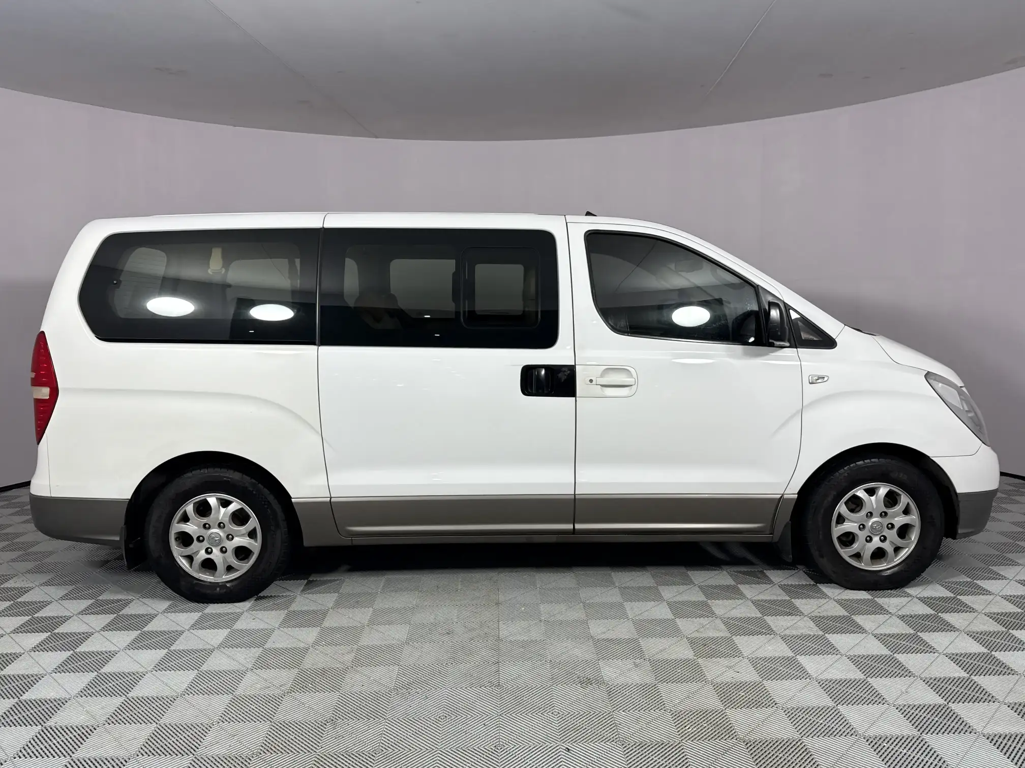 Hyundai H-1