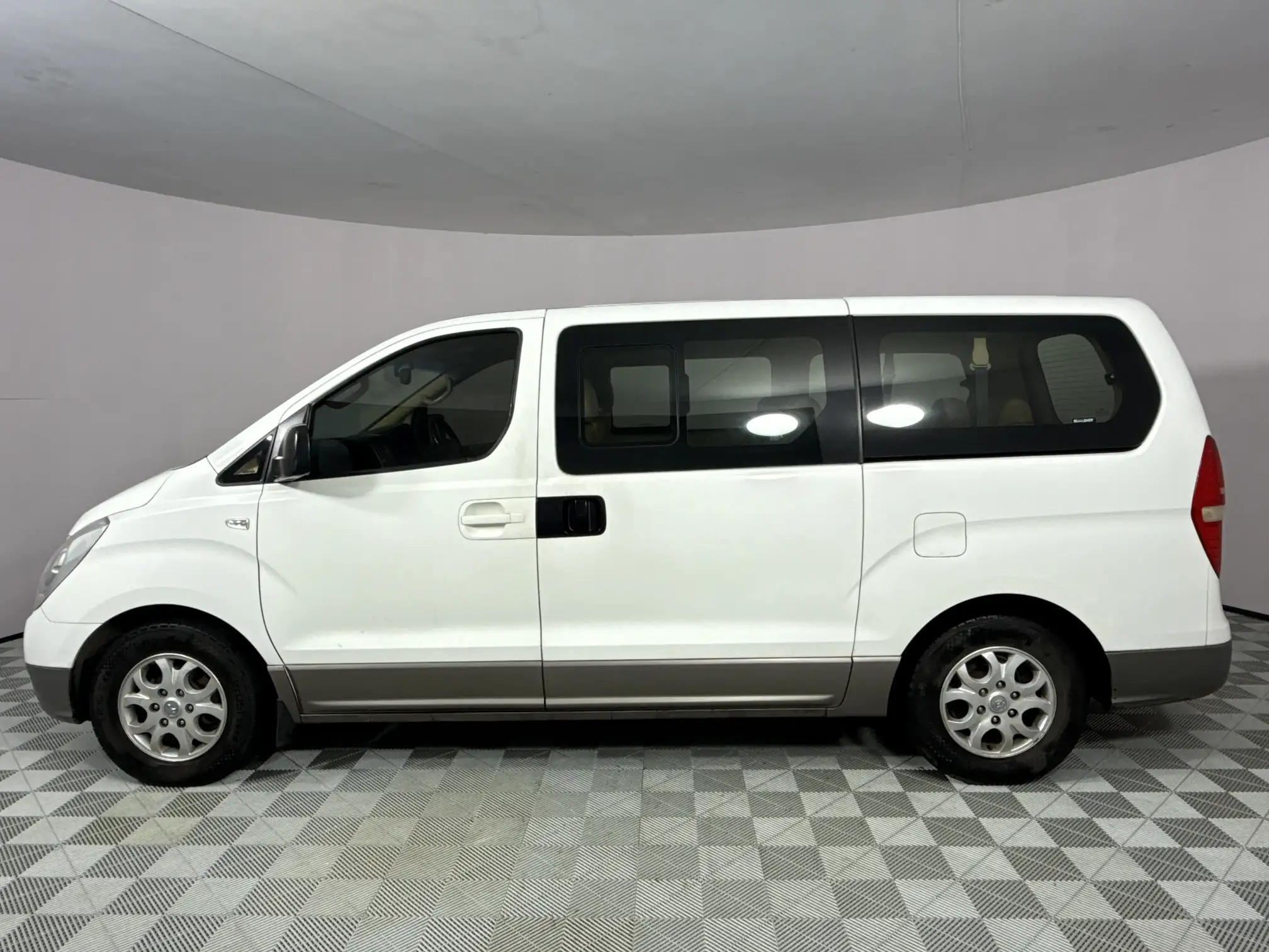 Hyundai H-1