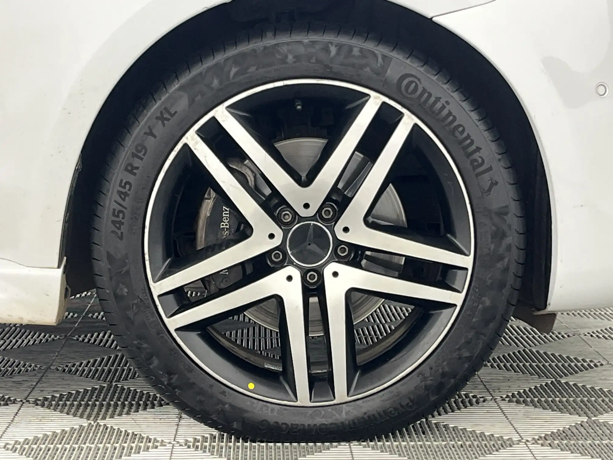 Mercedes-Benz V250