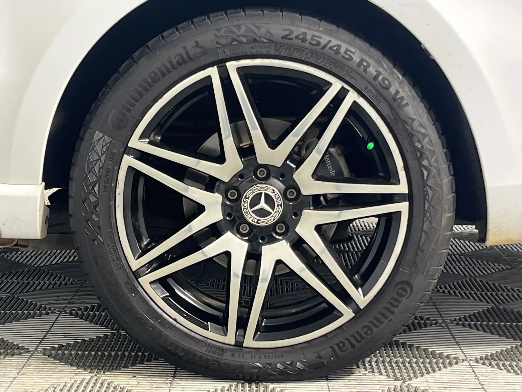 Mercedes-Benz V250
