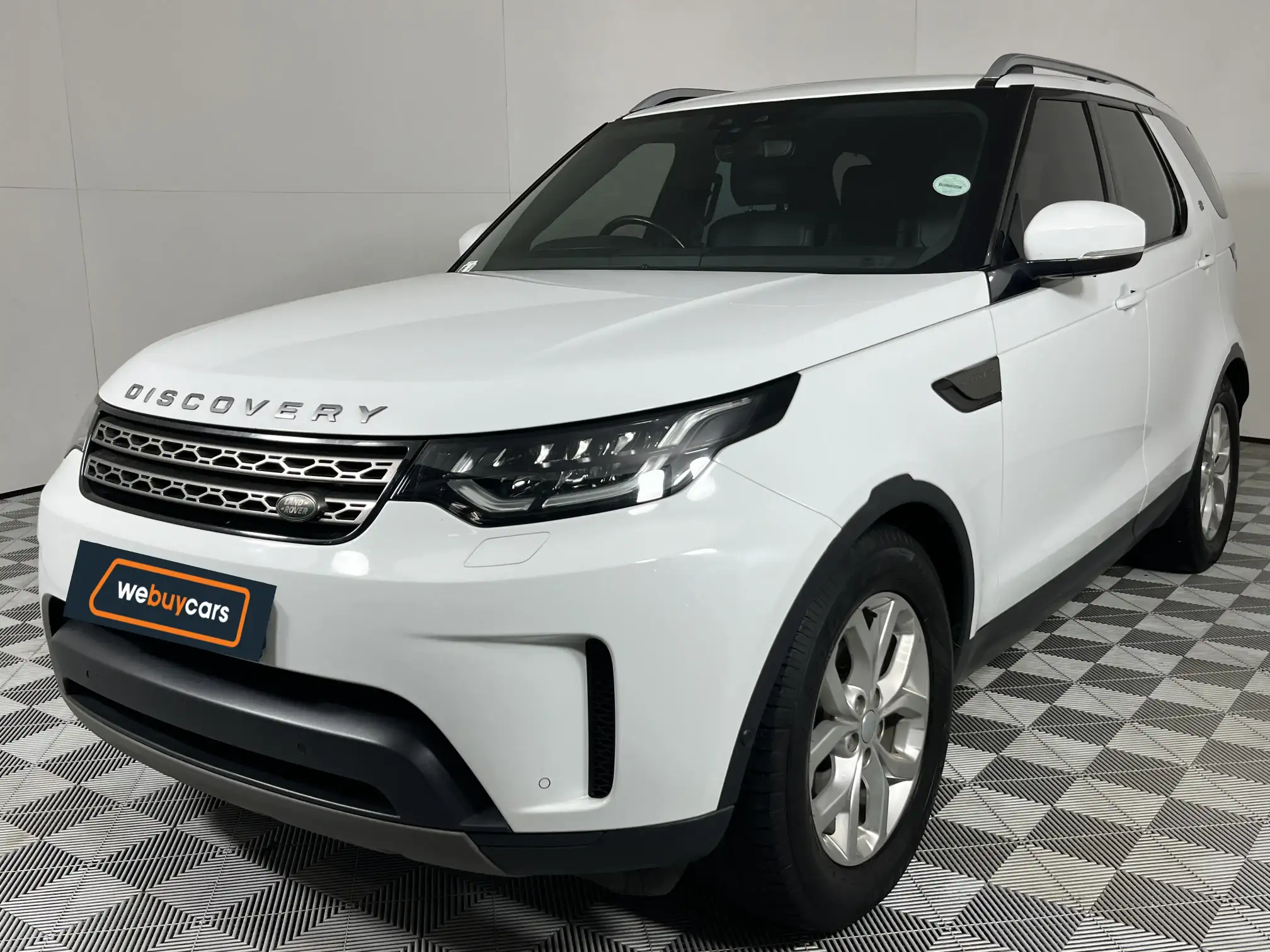 2019 Land Rover Discovery 2.0d SE at Dome (GP) for sale R455900