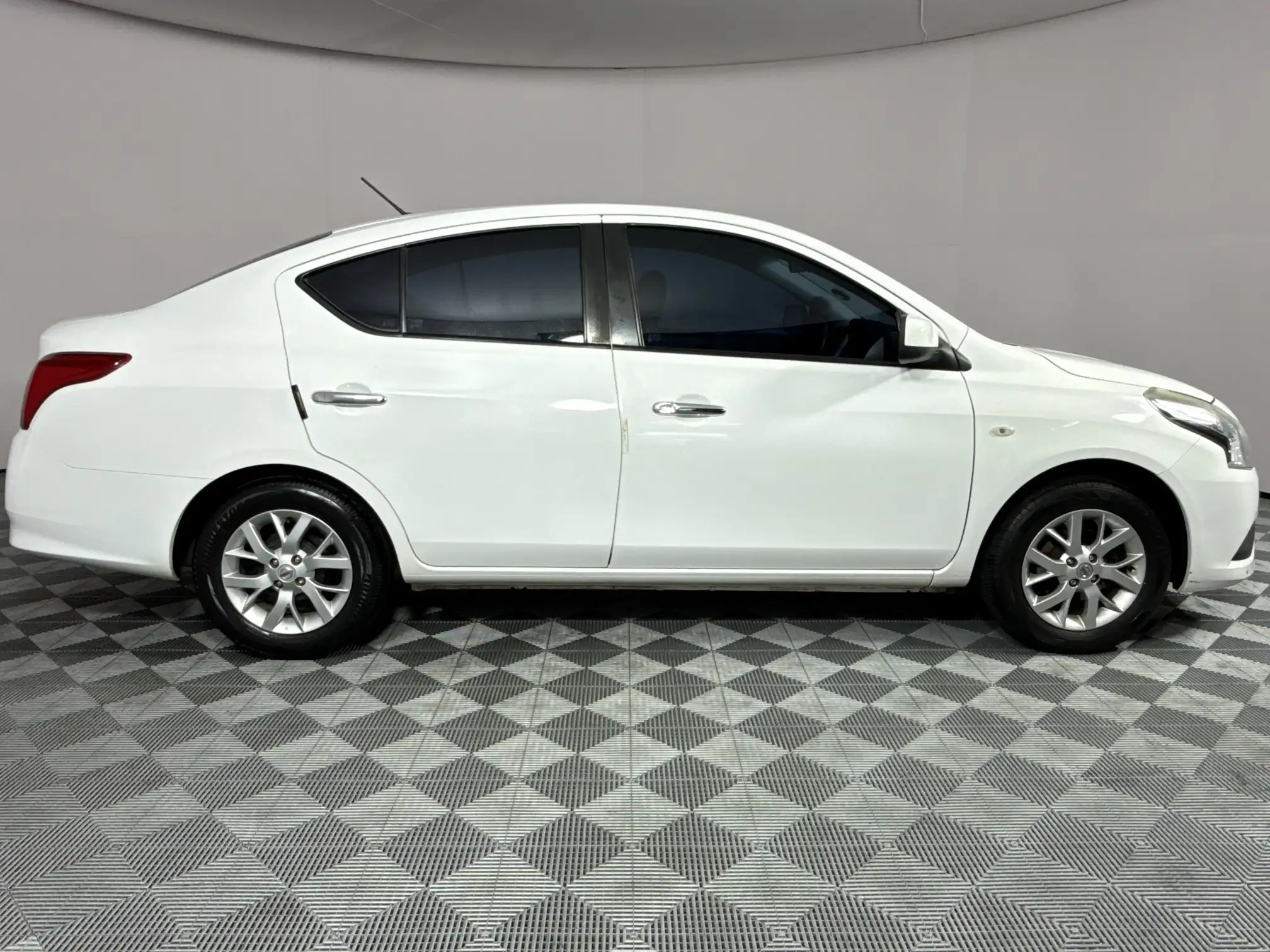 Nissan Almera