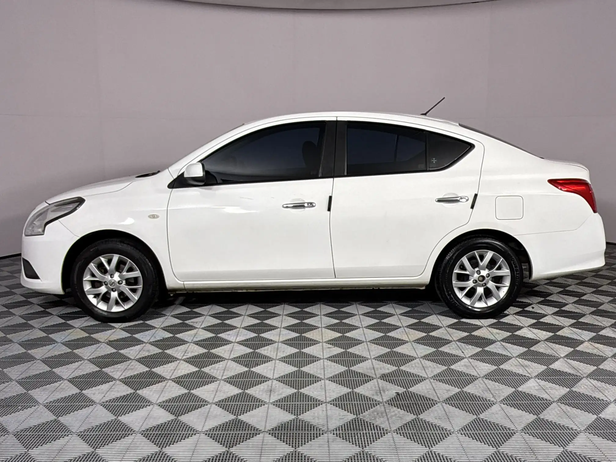 Nissan Almera