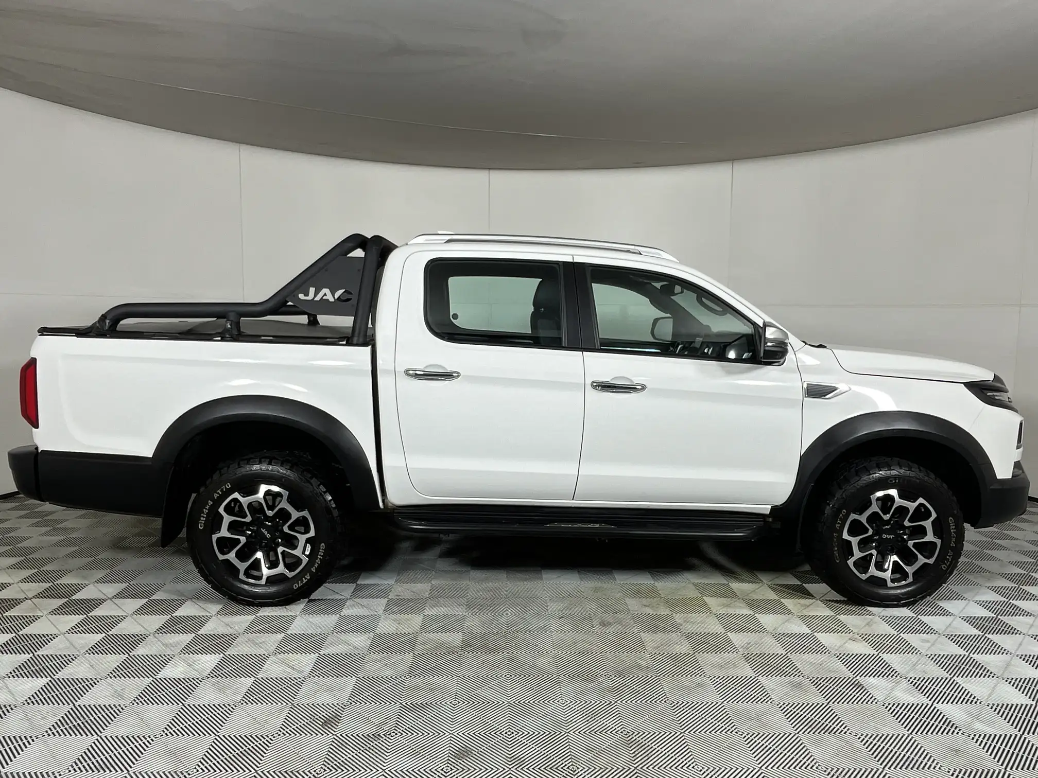 JAC T9