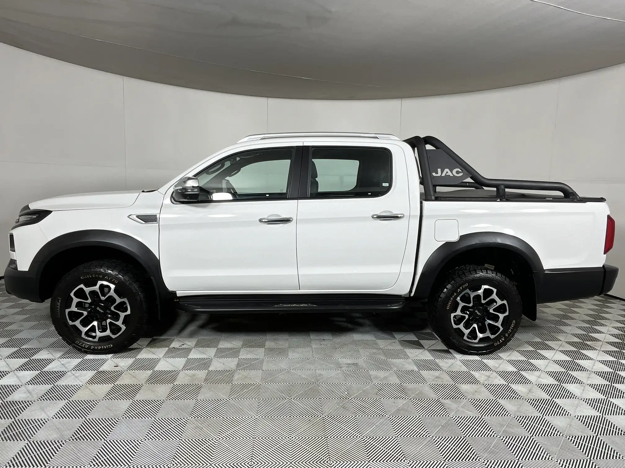 JAC T9