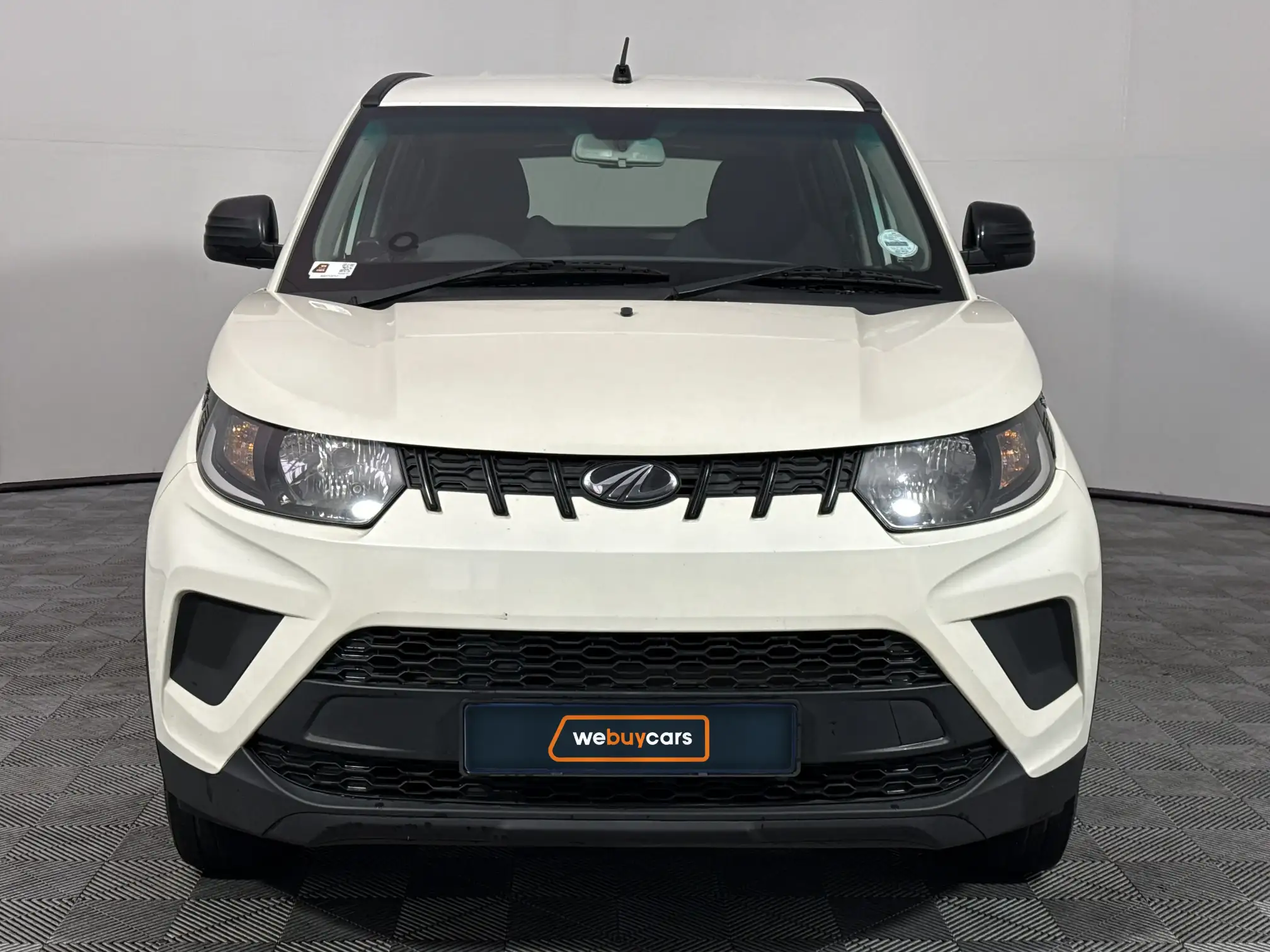 Mahindra KUV 100