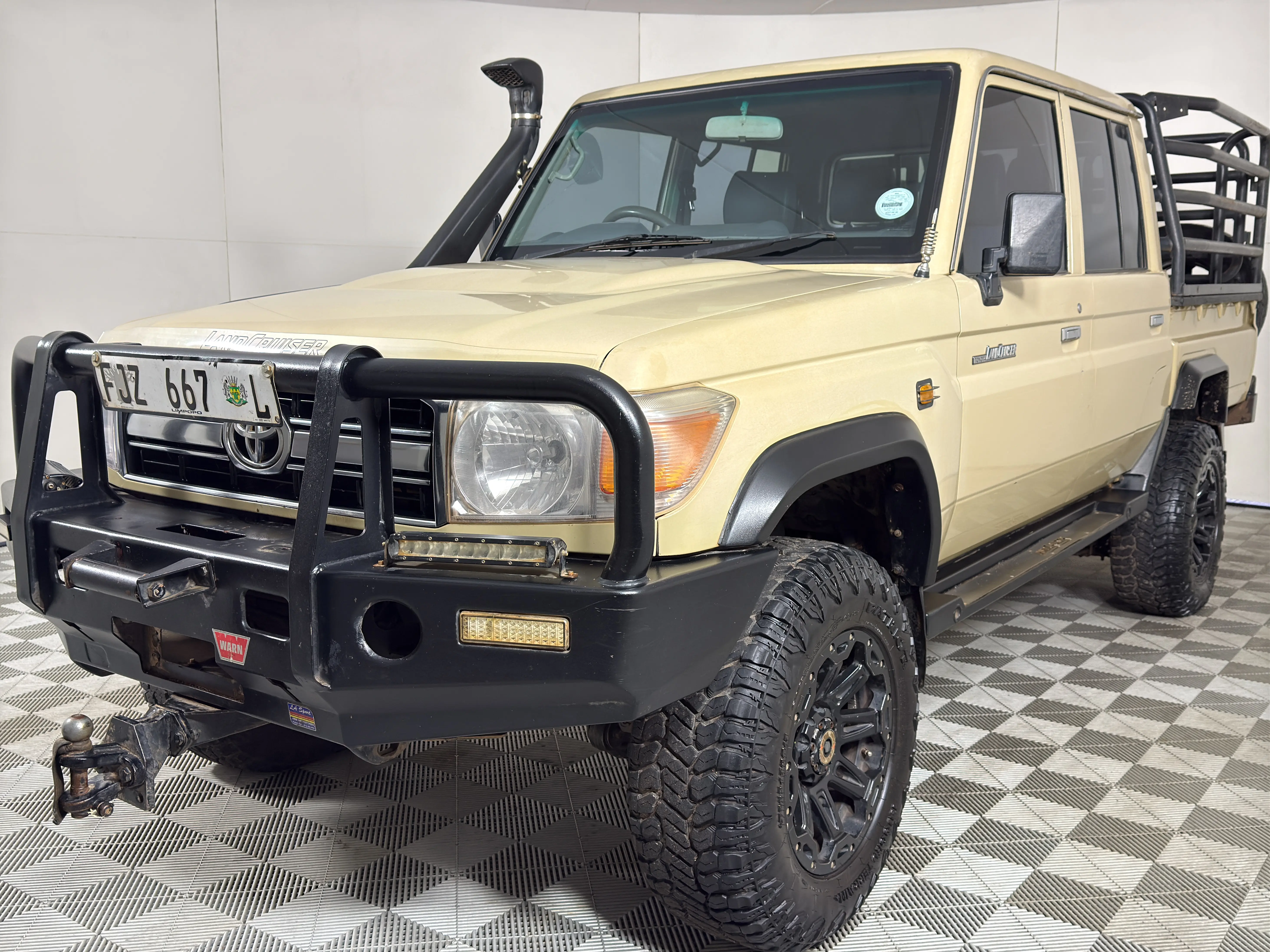 2013 Toyota Land Cruiser 79 4.0p Pick Up Double Cab