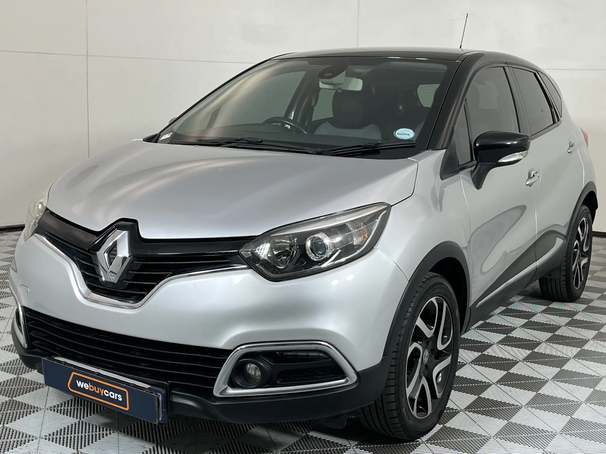 2016 Renault Captur 900t Dynamique 5-Door (66 KW)