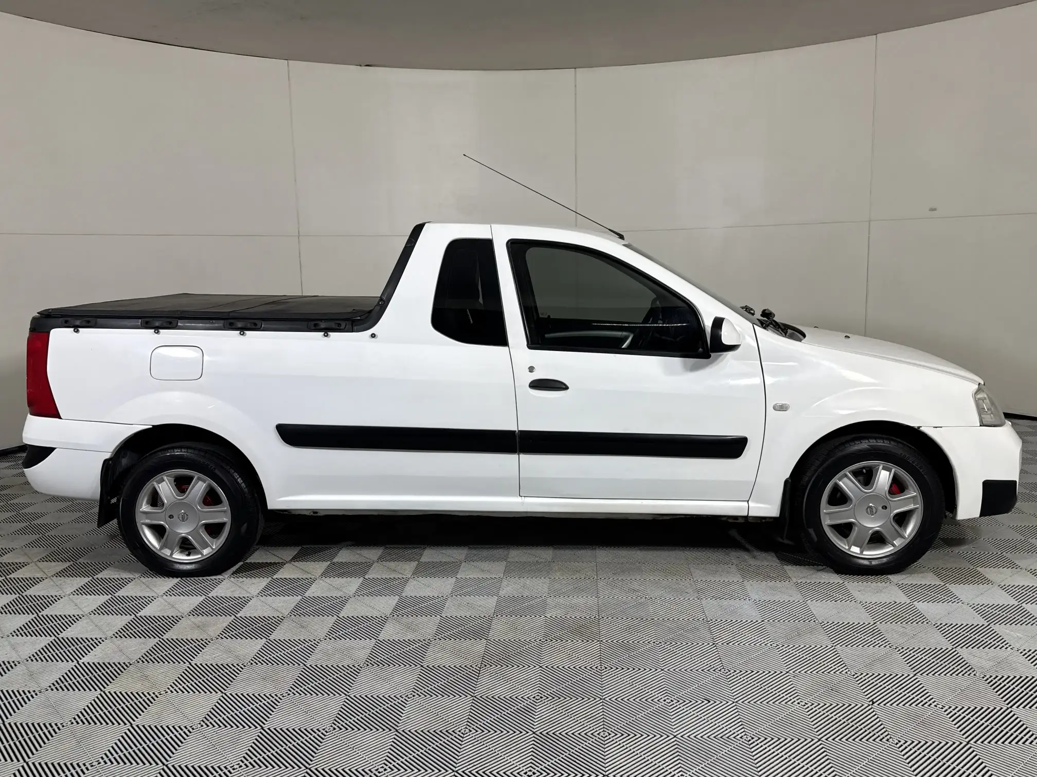 Nissan NP200