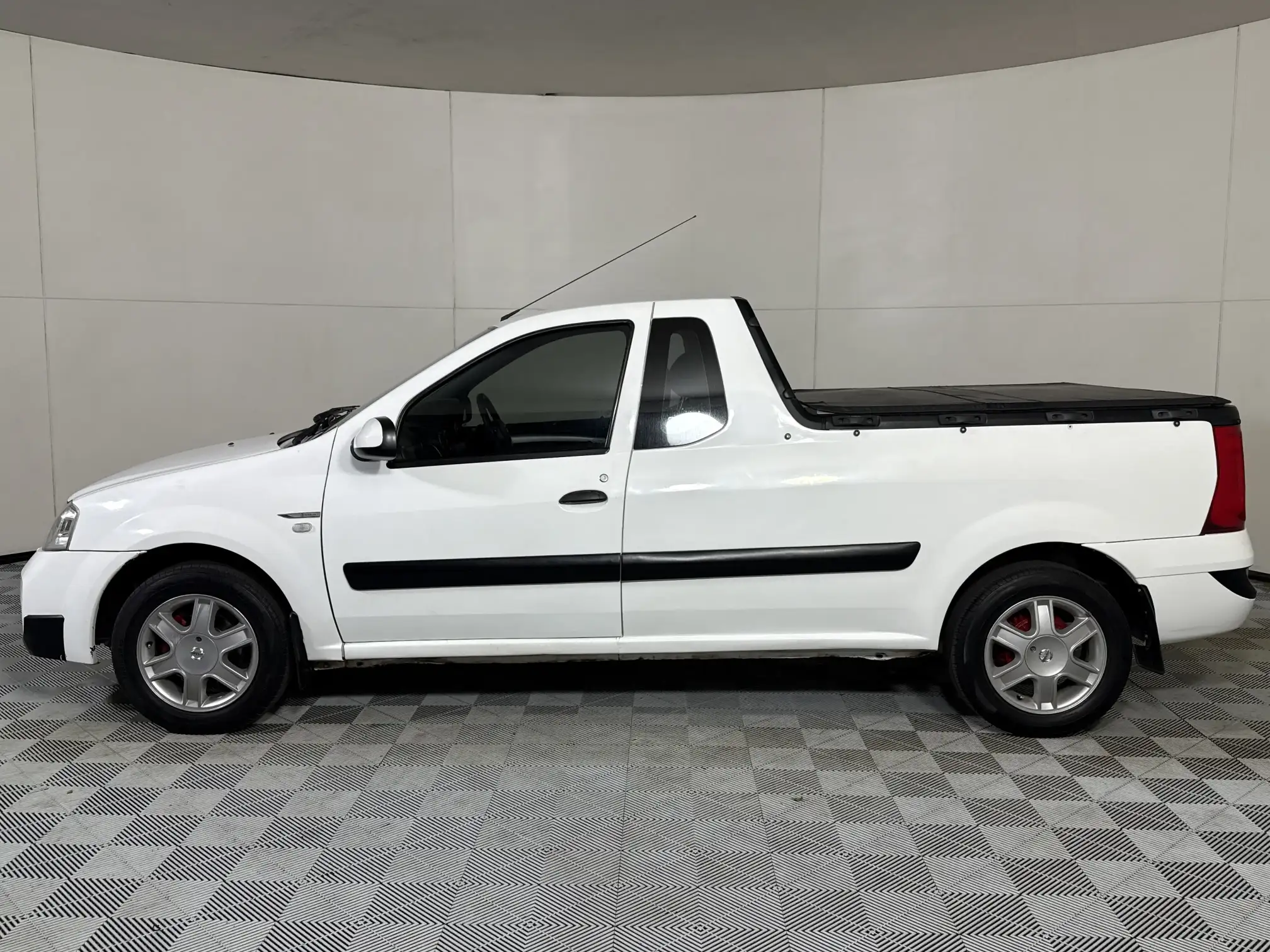 Nissan NP200