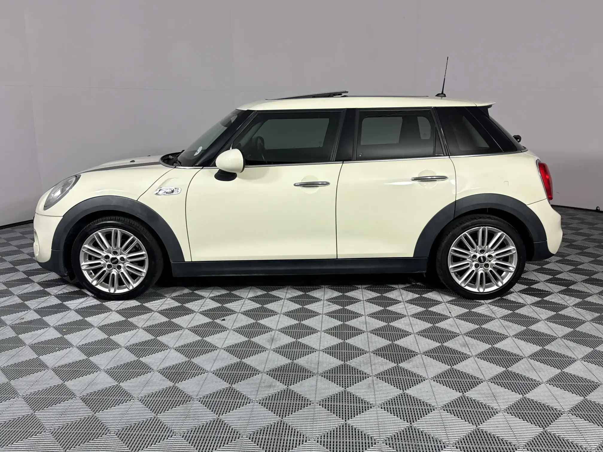 Mini Cooper 5DR