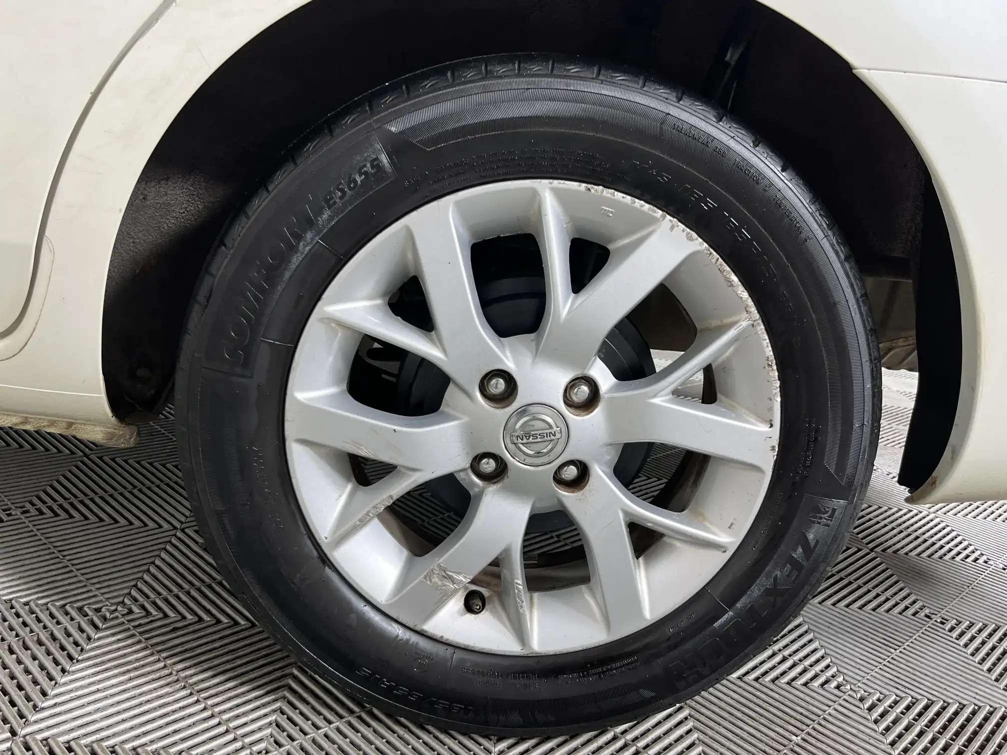 Nissan Almera