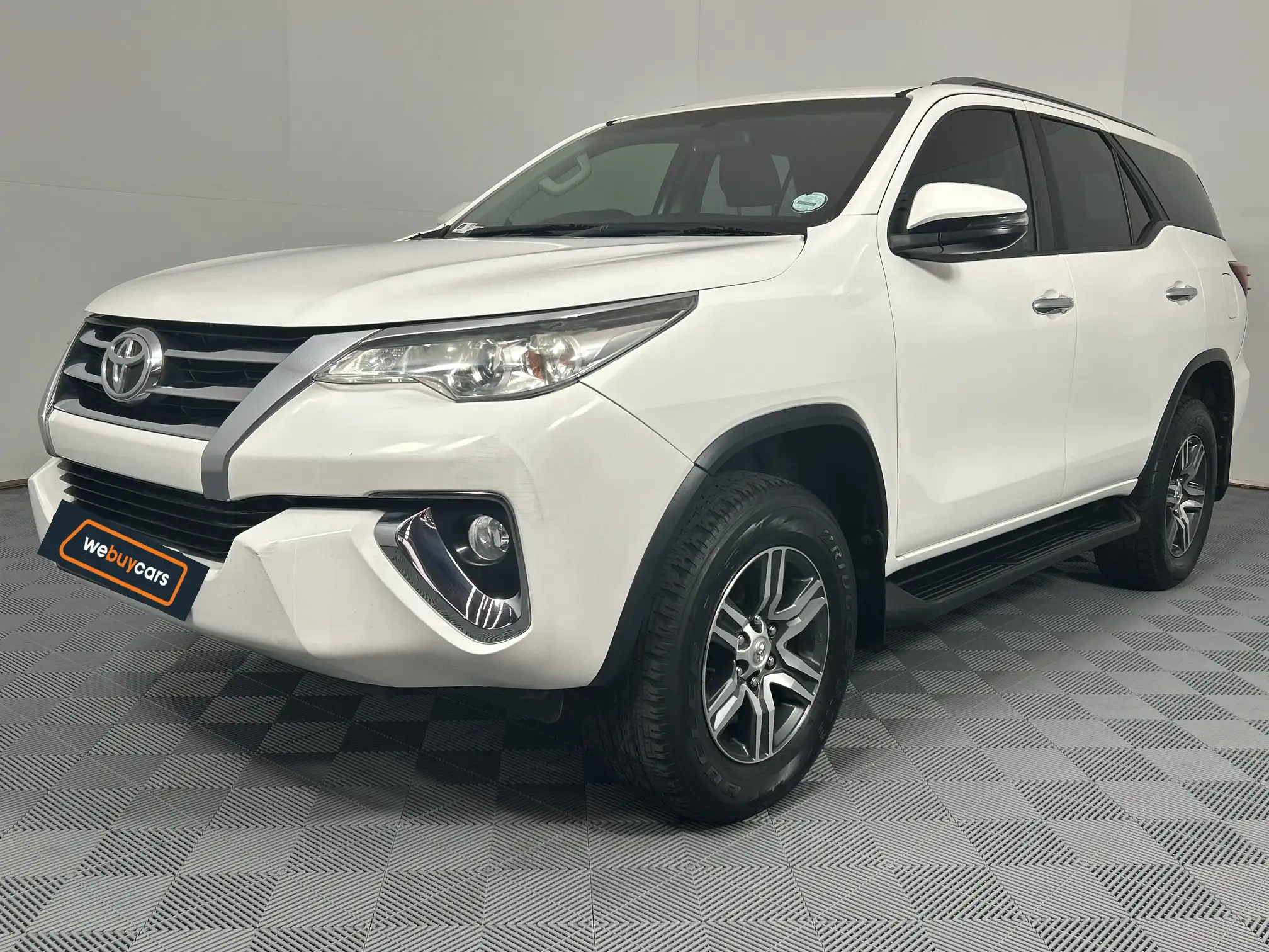 2019 Toyota Fortuner 2.4gd-6 4x4 Auto at Lansdowne (WC) for sale R365900