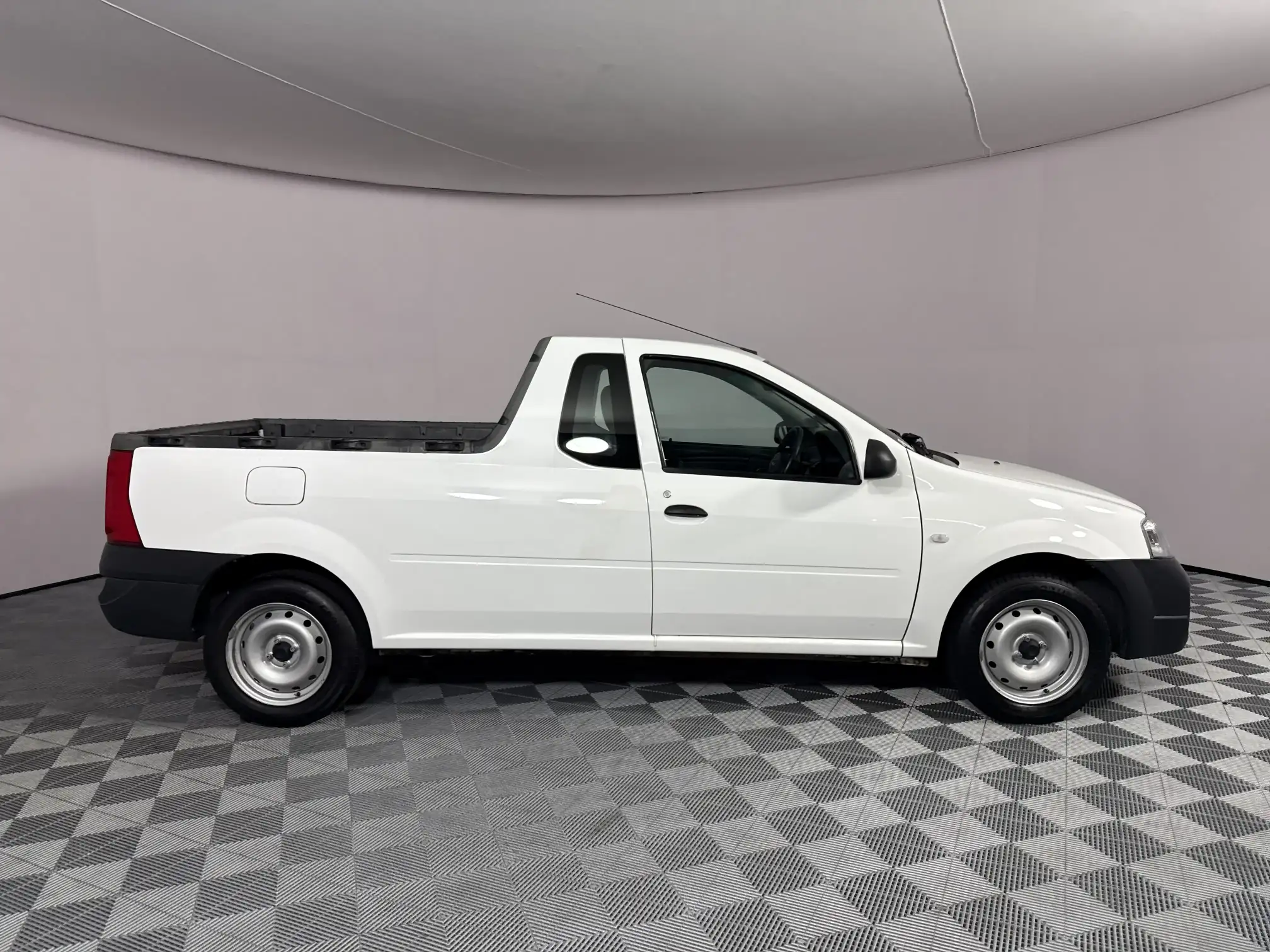 Nissan NP200
