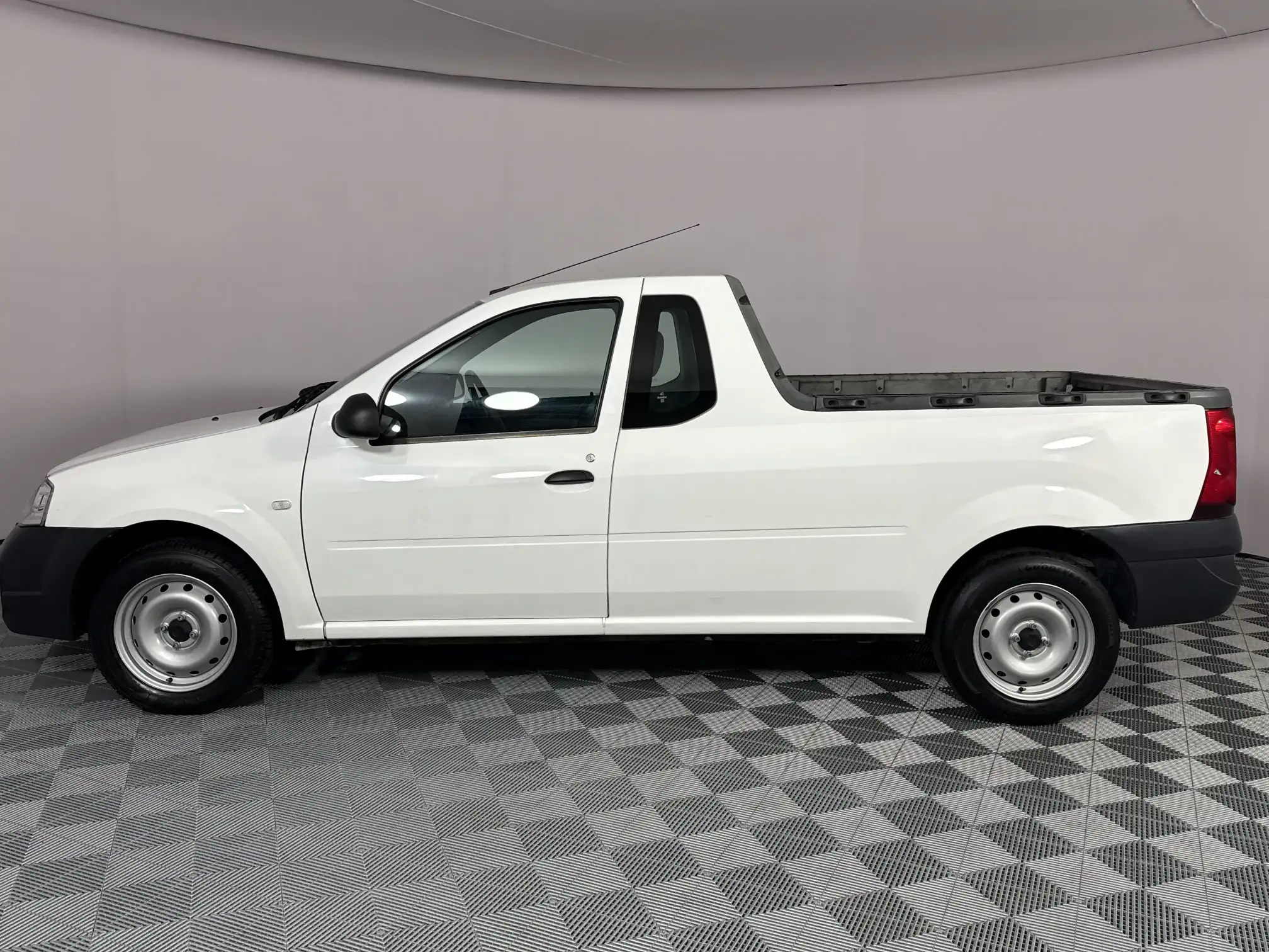 Nissan NP200