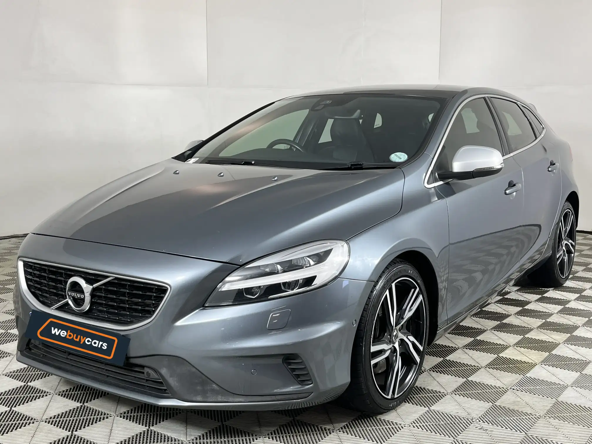 2019 Volvo V40 D4 R-Design Geartronic at Vereeniging (GP) for sale R231900