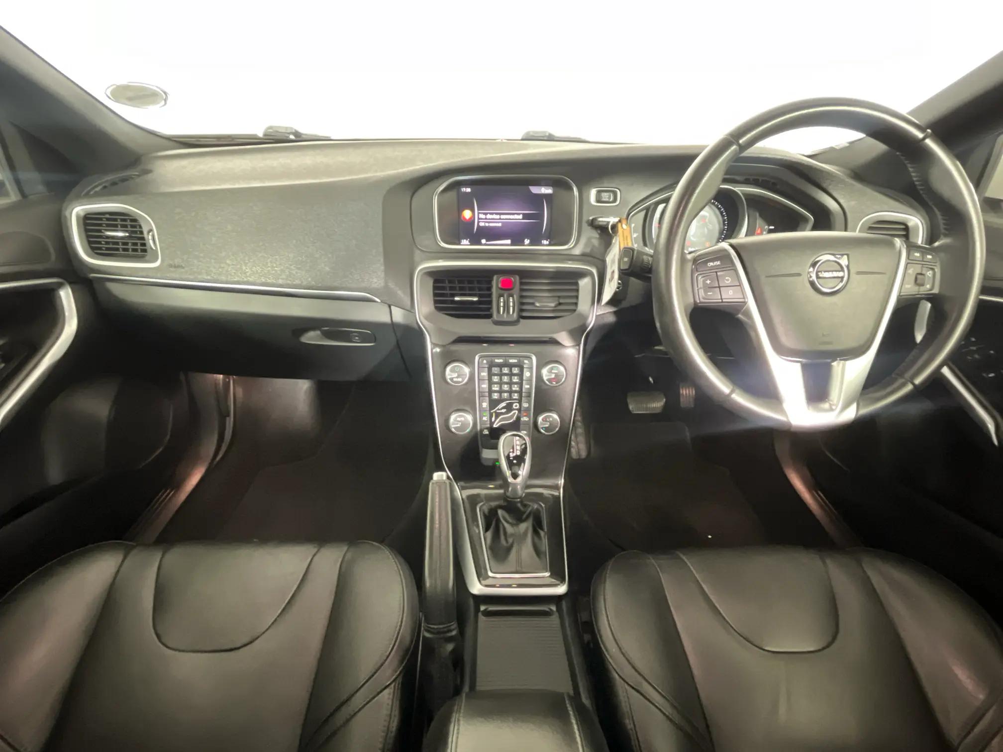 Volvo V40 Cross Country T4 Momentum Geartronic for sale - R 201 900 ...