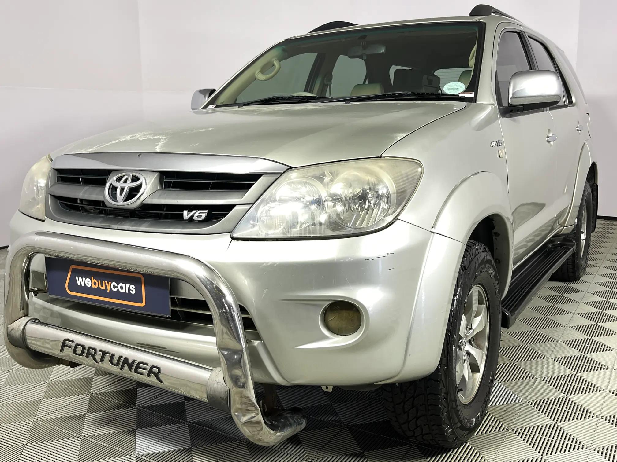 Toyota Fortuner I 4.0 V6 Raised Body for sale - R 82 900 | Carfind.co.za