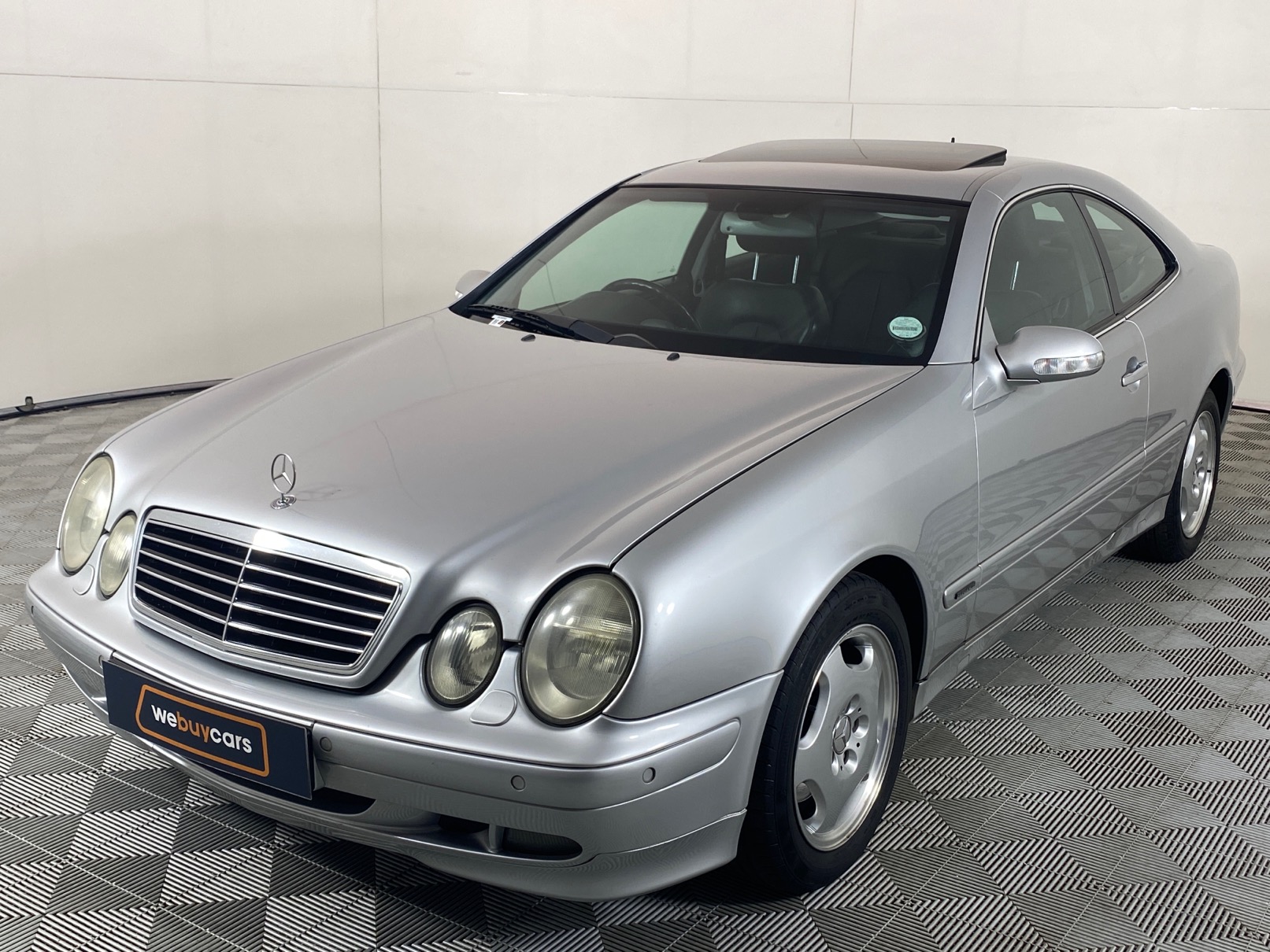 Used 04 Mercedes Benz Clk Class Coupe Clk 500 Coupe For Sale Webuycars