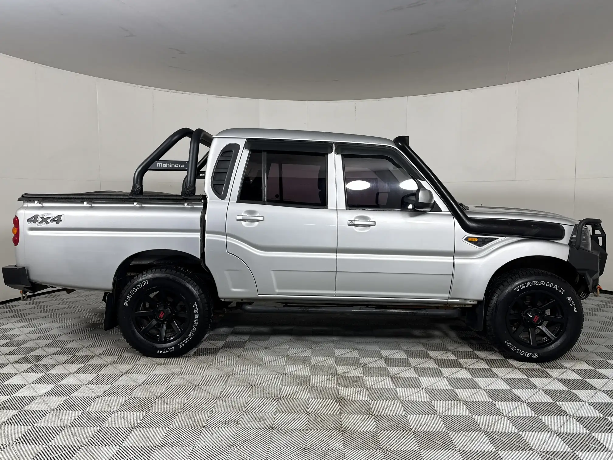 Mahindra PIK UP