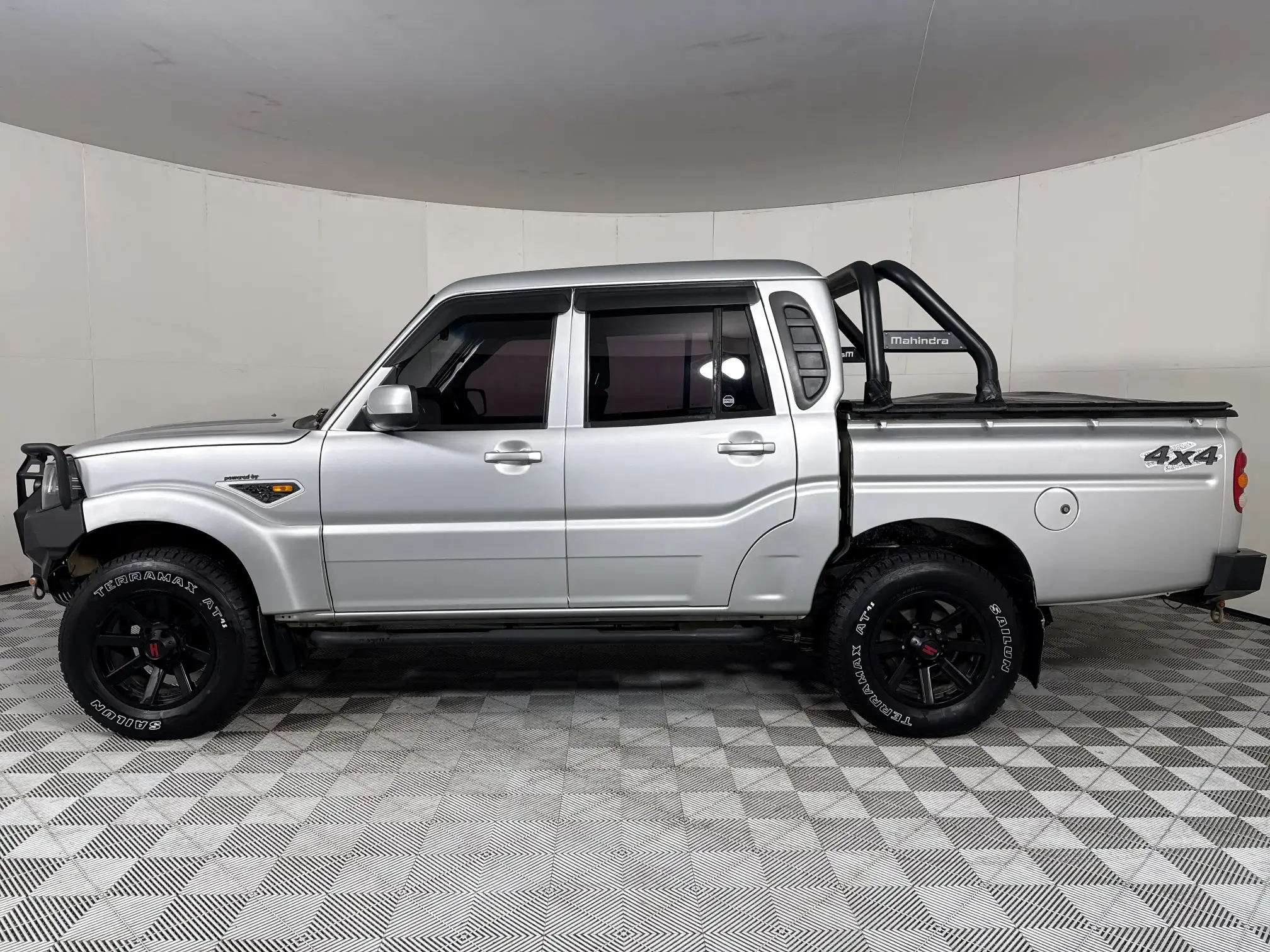 Mahindra PIK UP