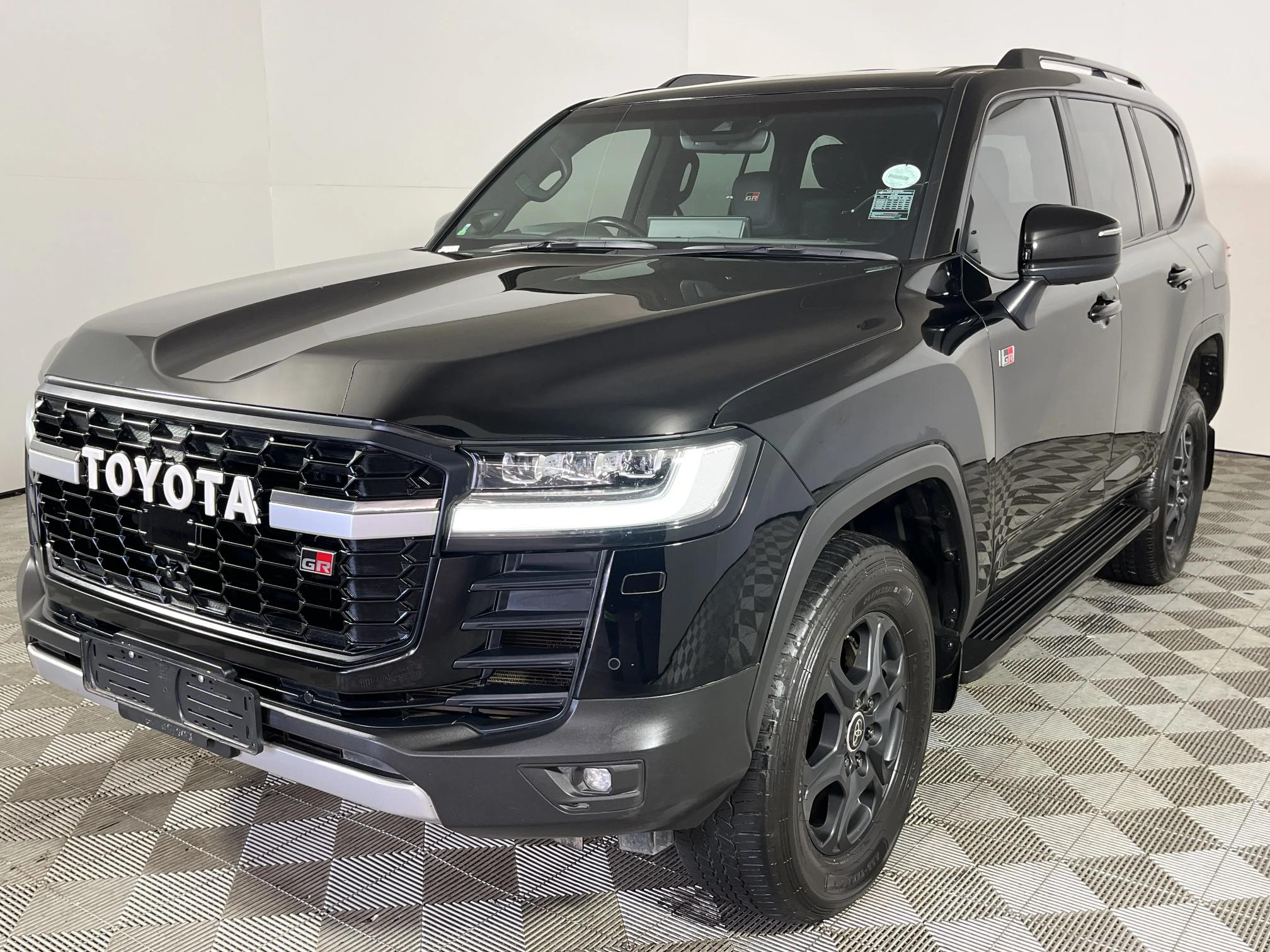 Toyota Land Cruiser 300 V6 3.3D GR-S