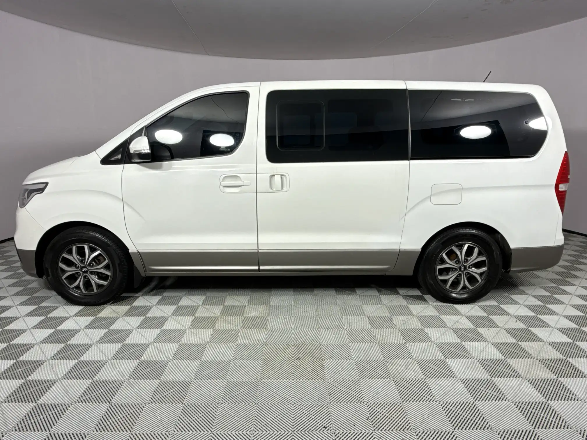 Hyundai H-1