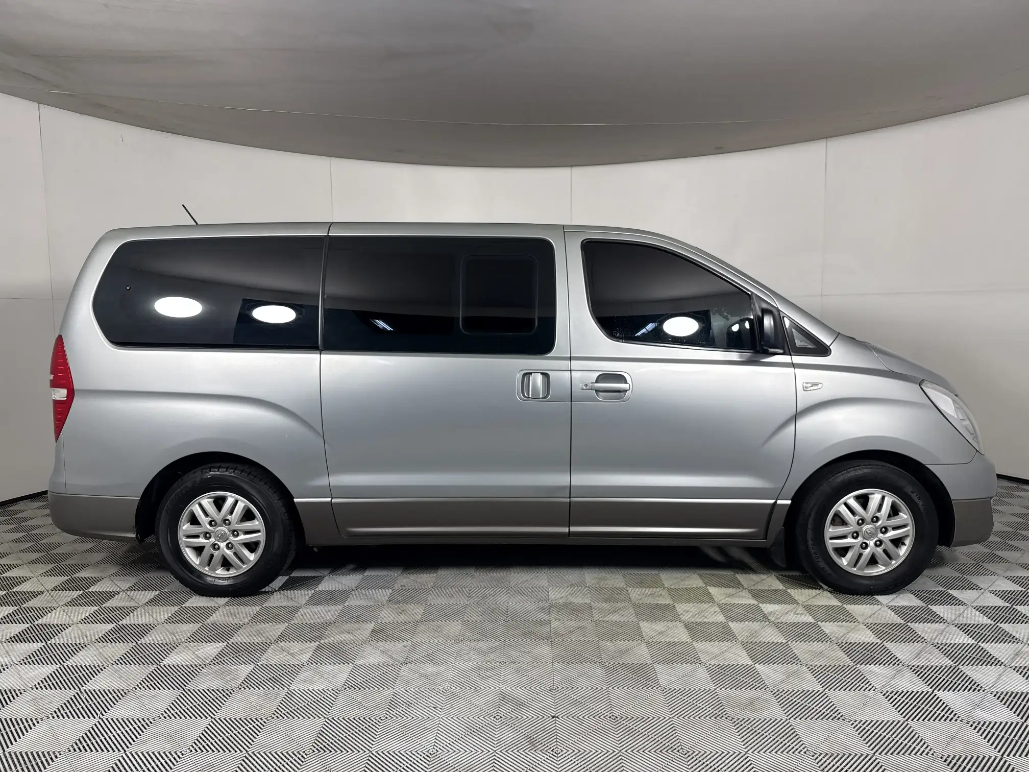 Hyundai H-1