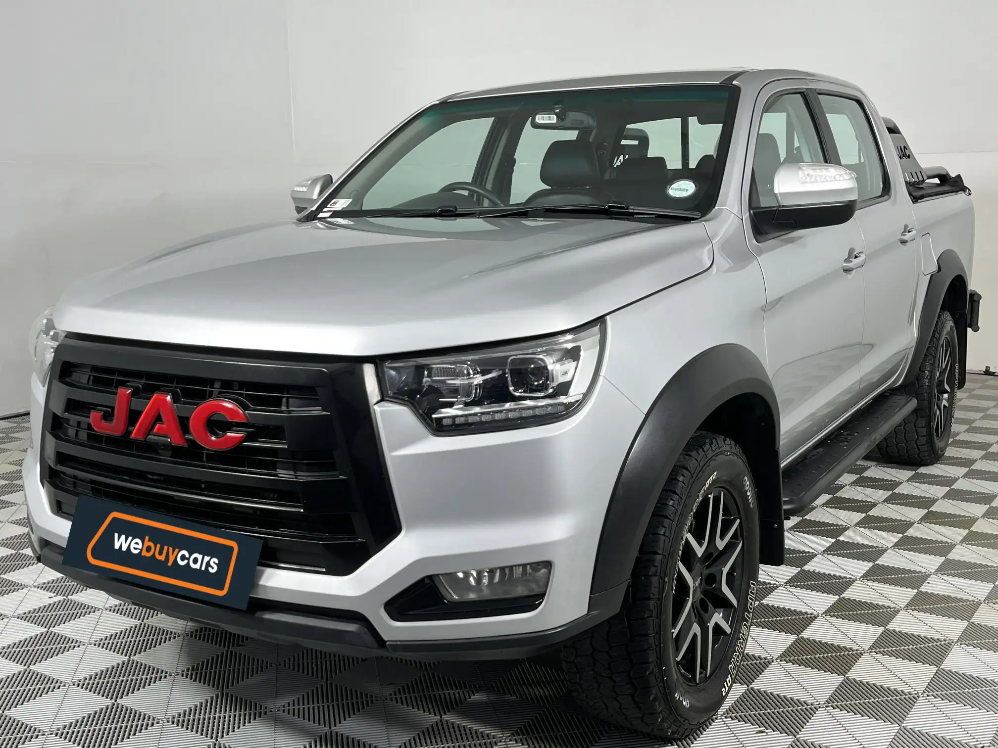 2023 JAC T8