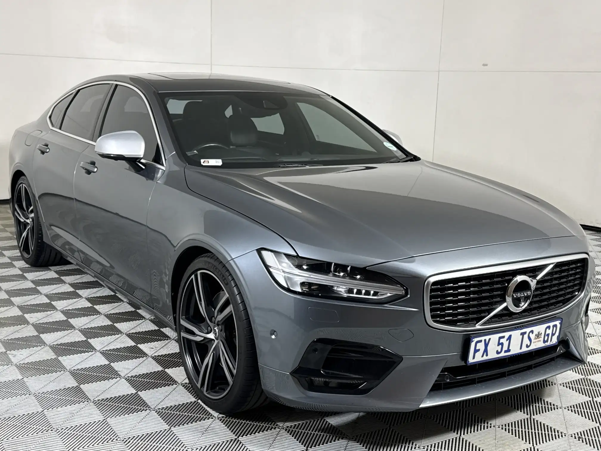 Volvo S90