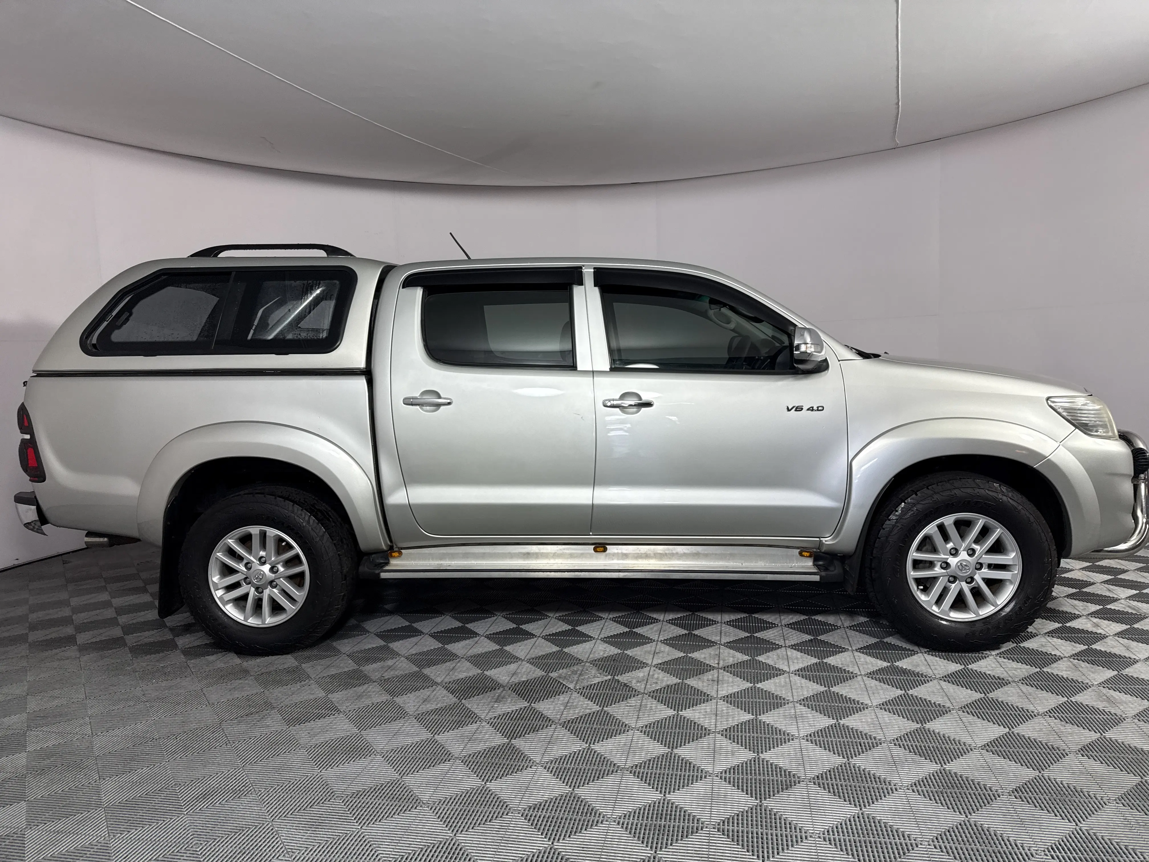 2013 Toyota Hilux 4.0 V6 Heritage R/B Auto Pick Up Double Cab, photo 4