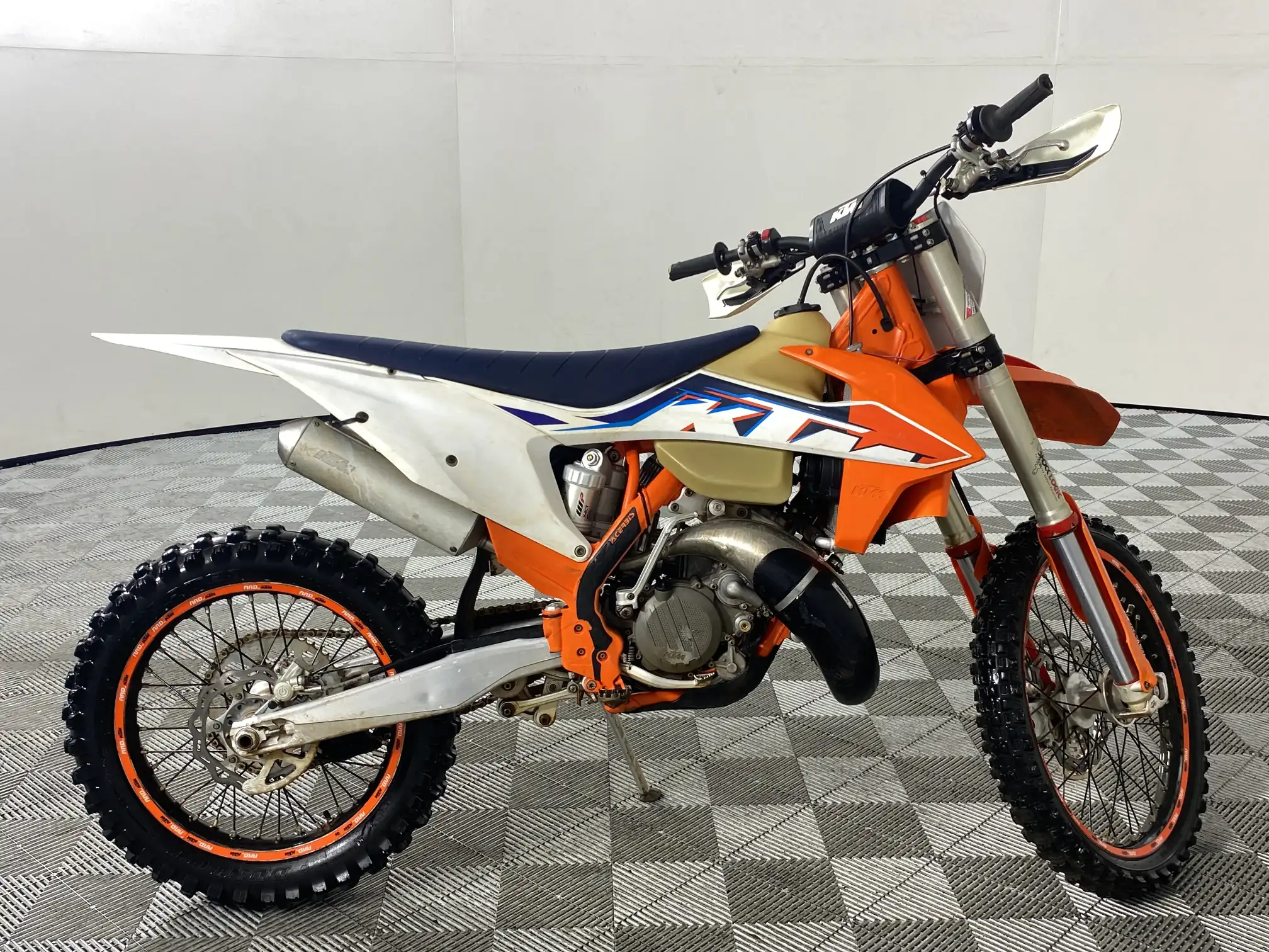 2022 KTM XC