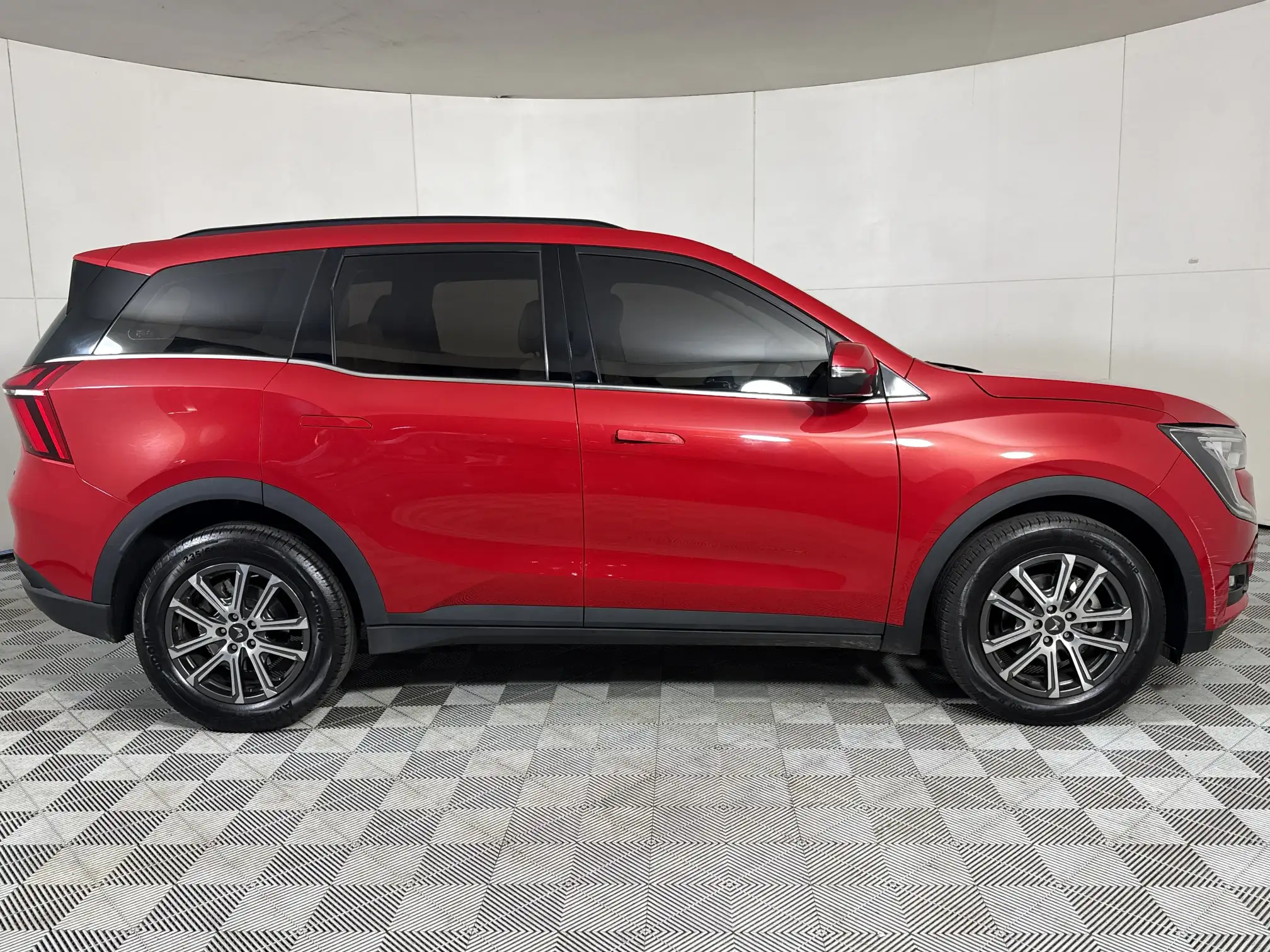 Mahindra XUV 700