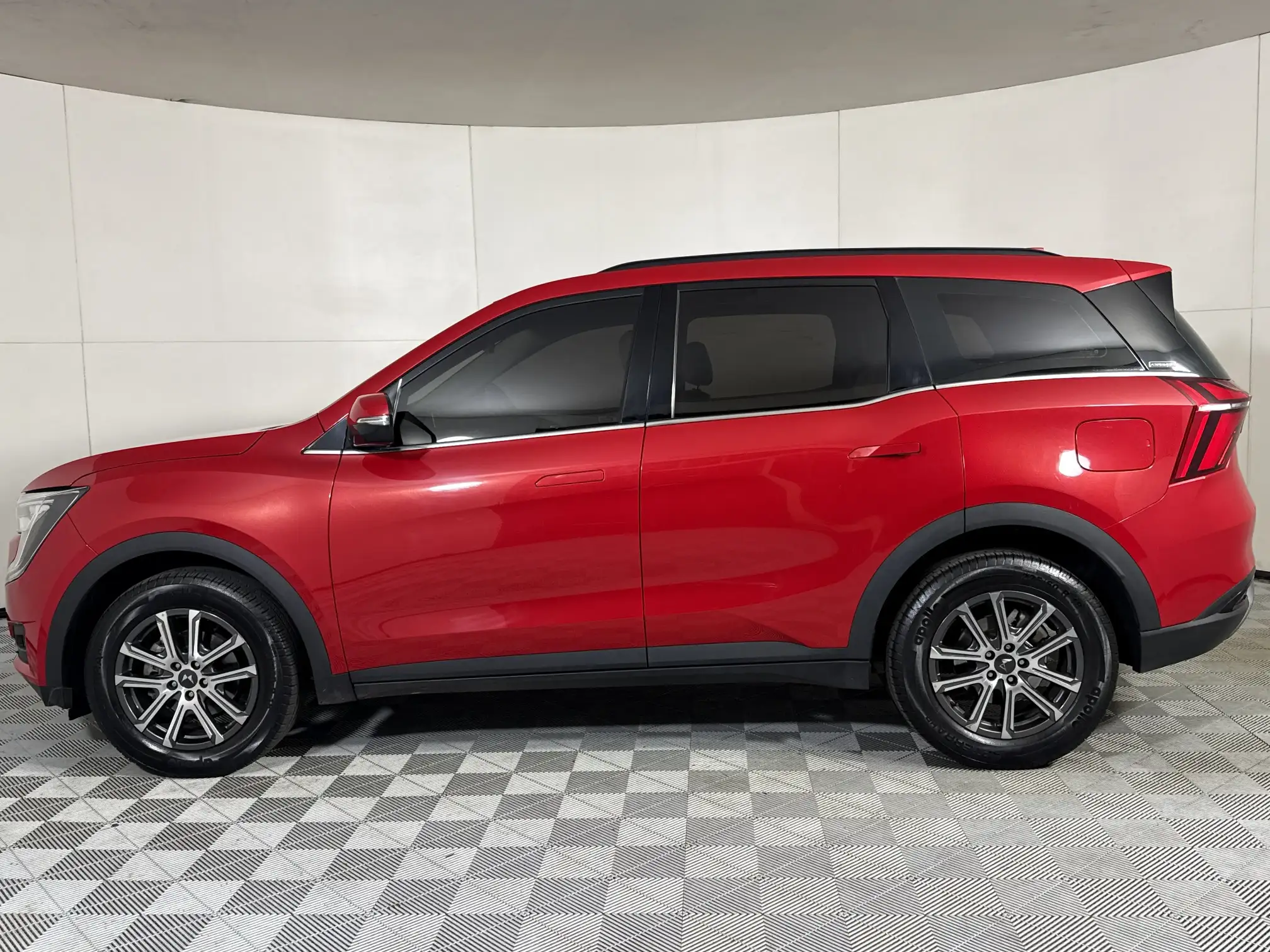 Mahindra XUV 700