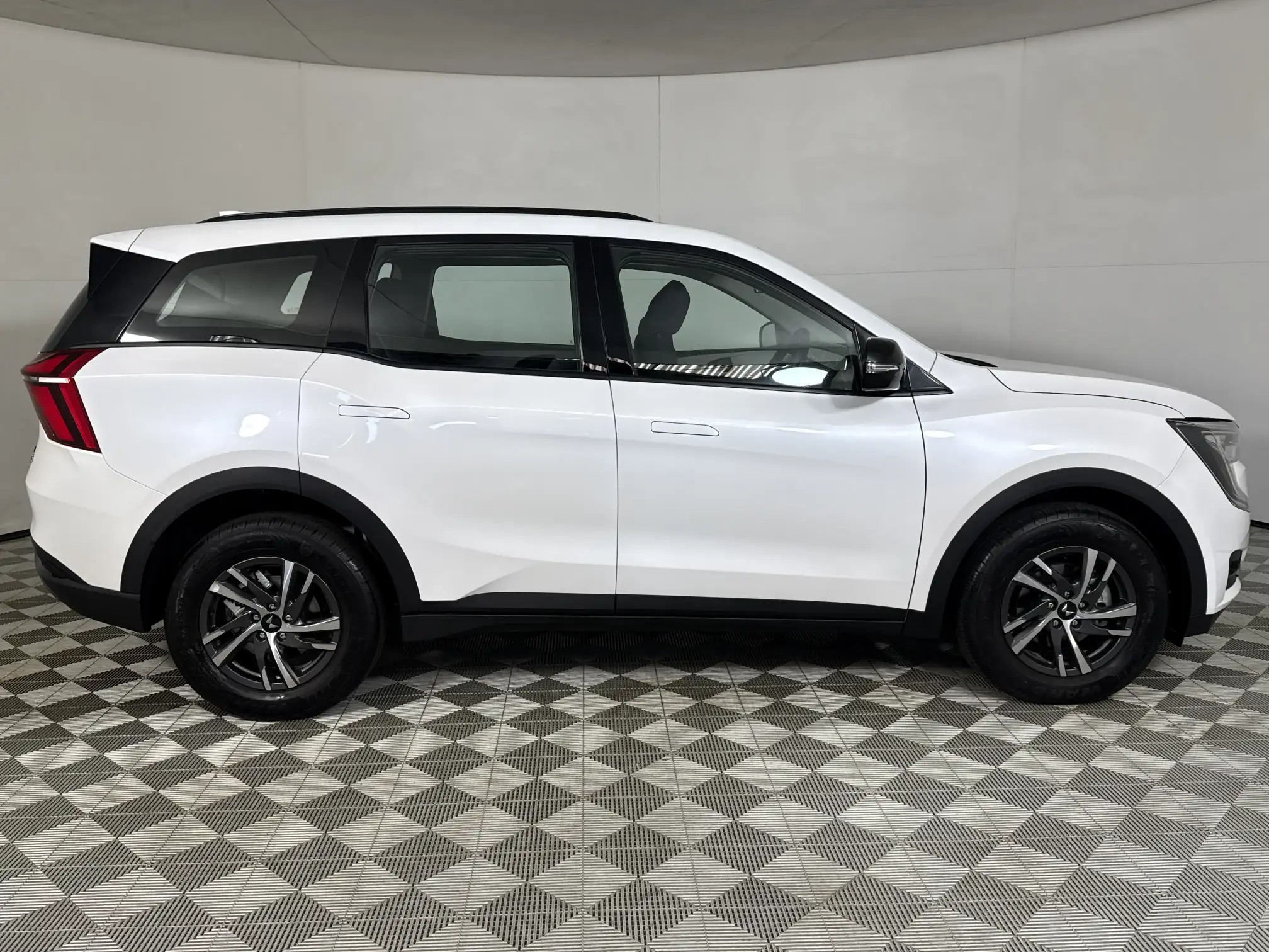 Mahindra XUV 700