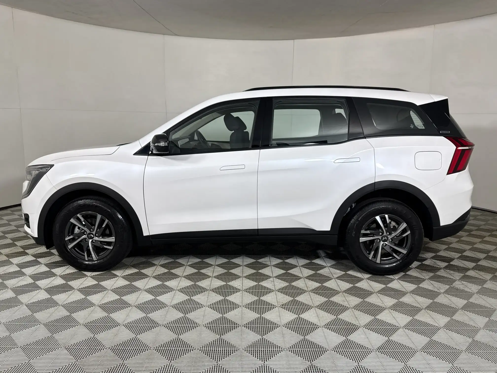 Mahindra XUV 700