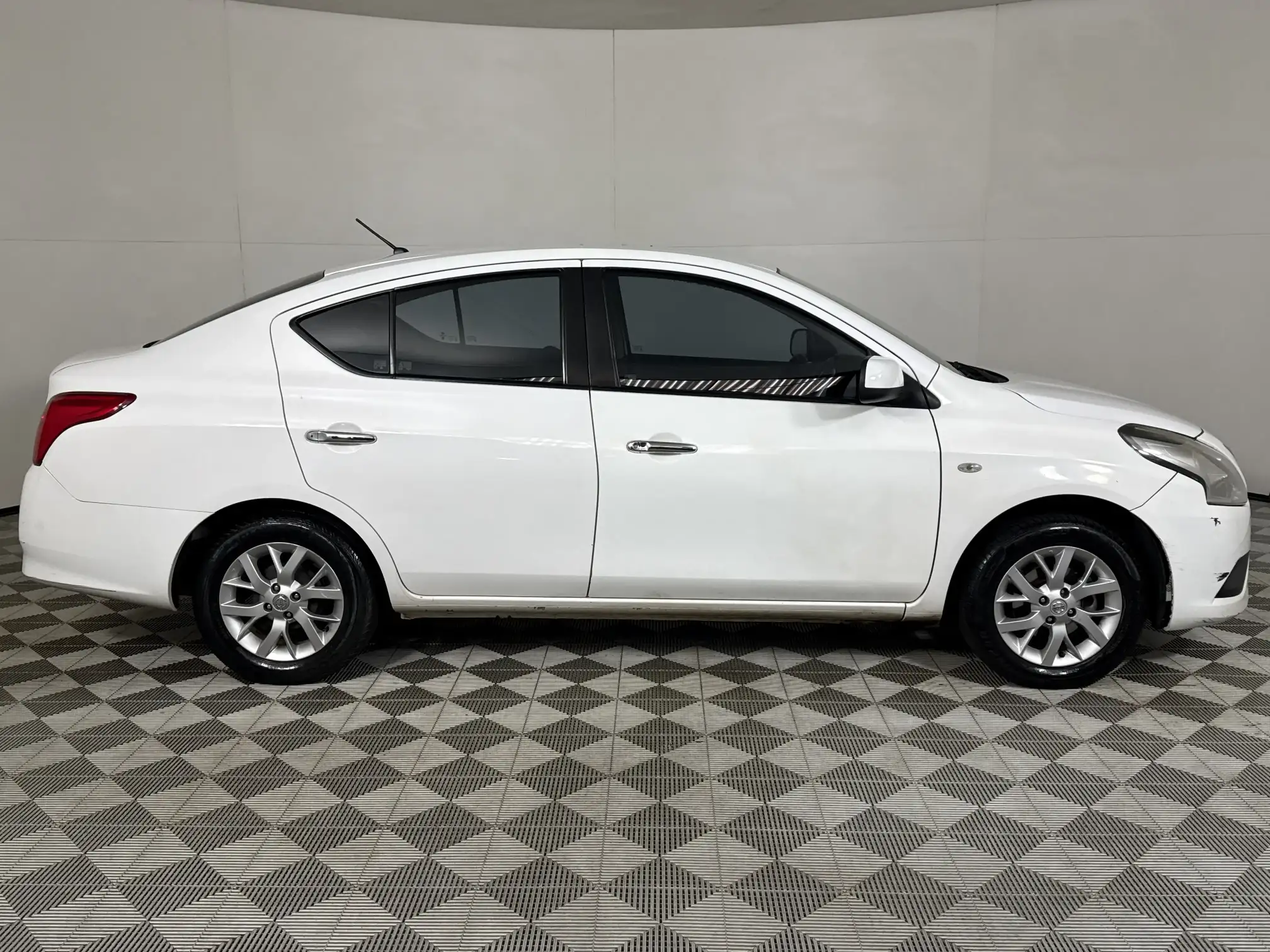 Nissan Almera