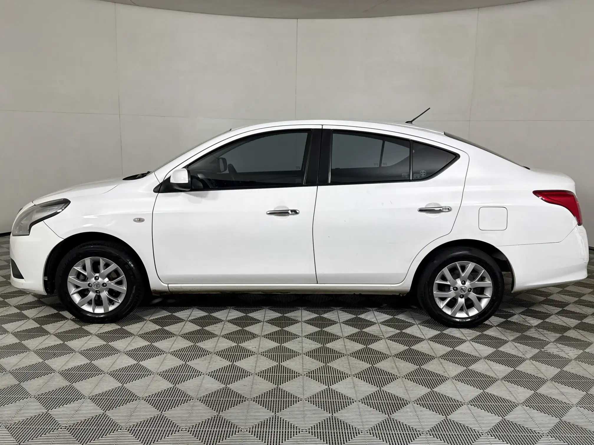 Nissan Almera