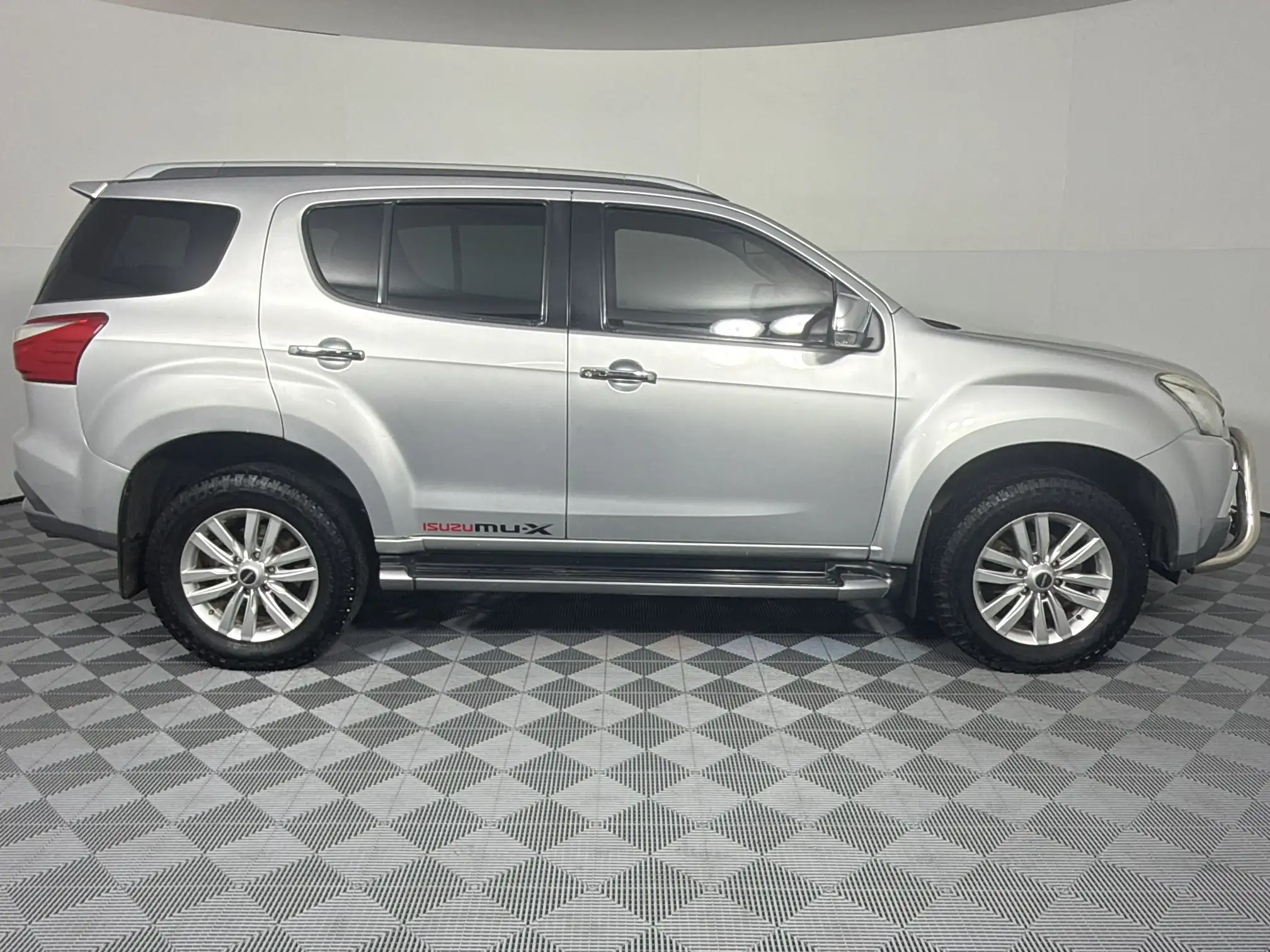 Isuzu MU-X