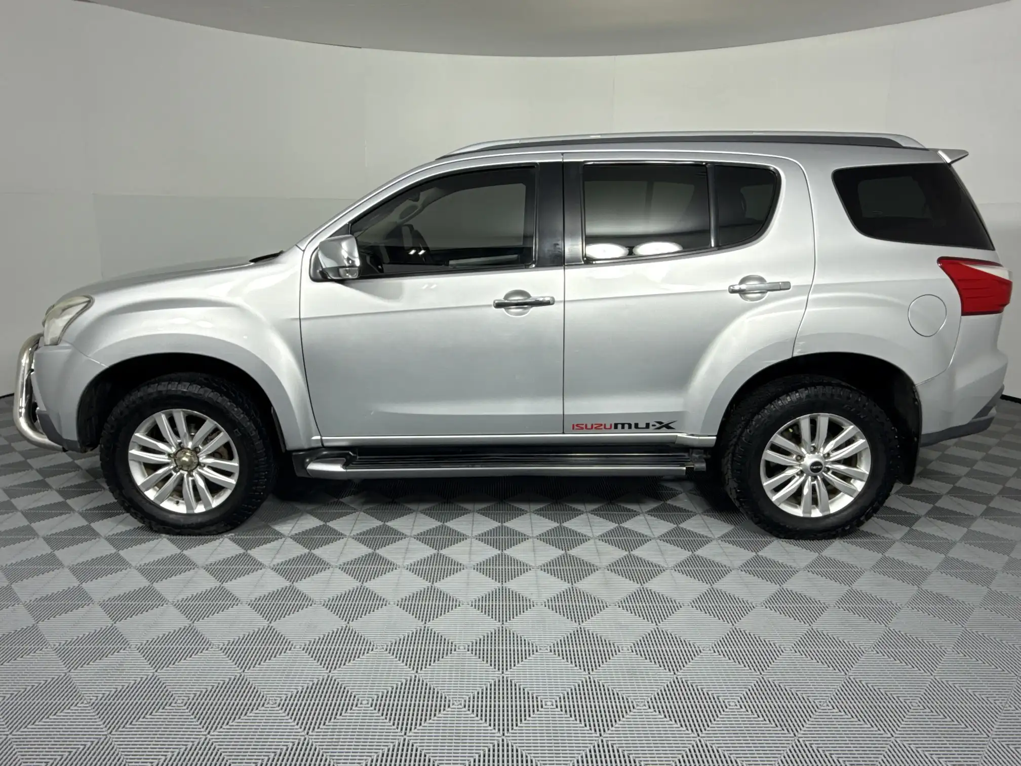 Isuzu MU-X