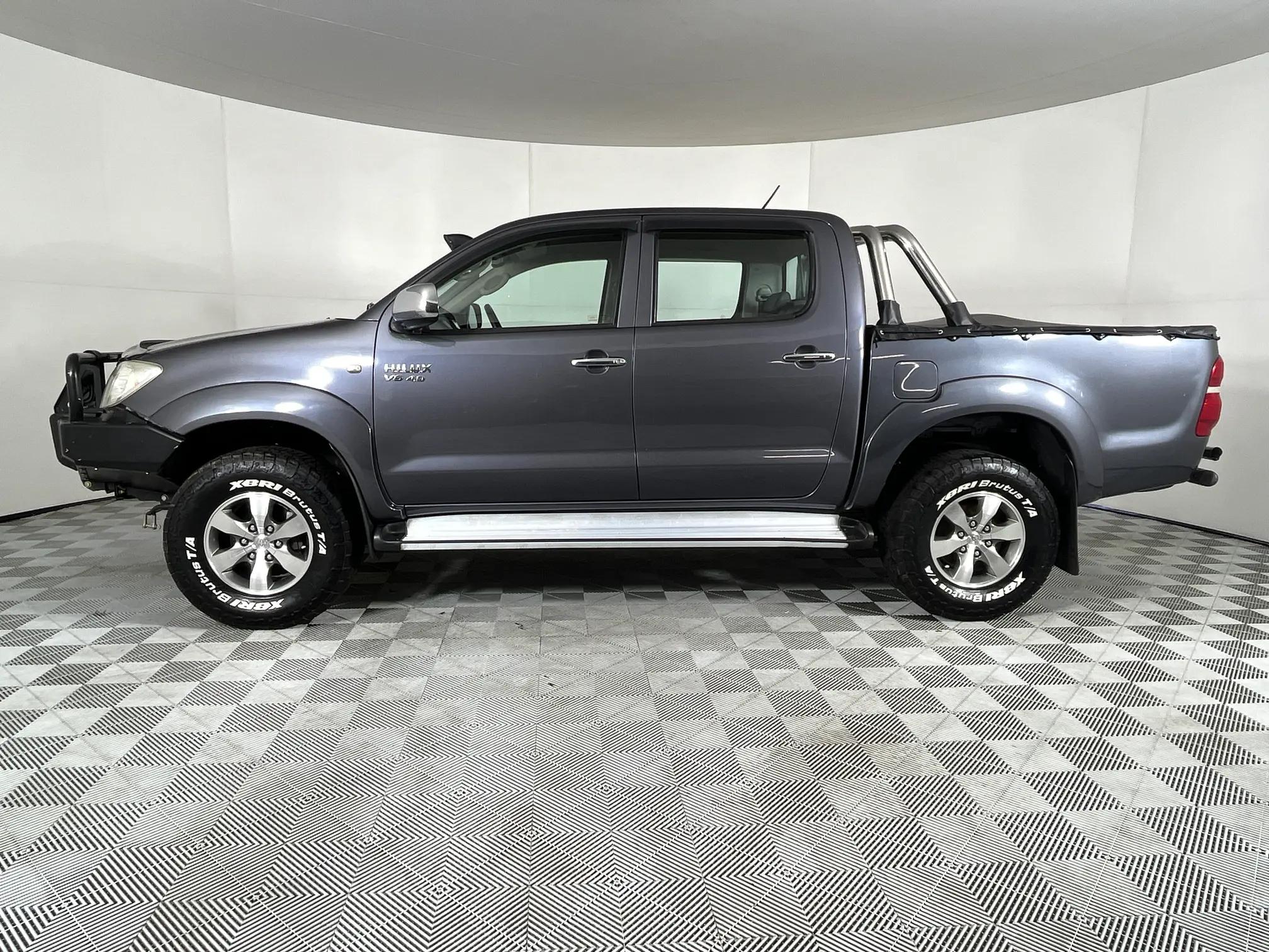 Toyota Hilux ( I) 4.0 V6 VVTi Raider R/B Double Cab 4X2 Auto For Sale ...