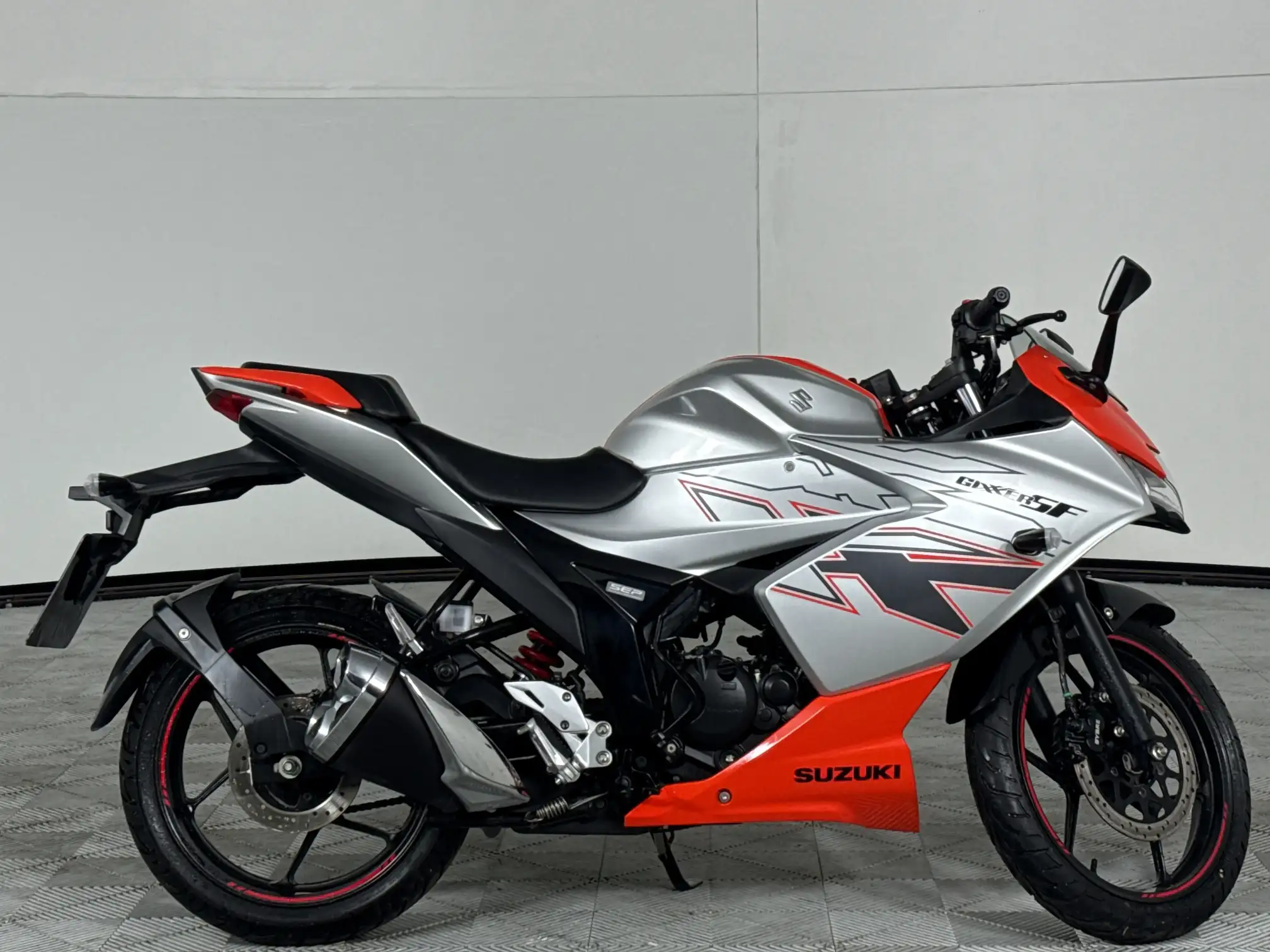 Suzuki GSX