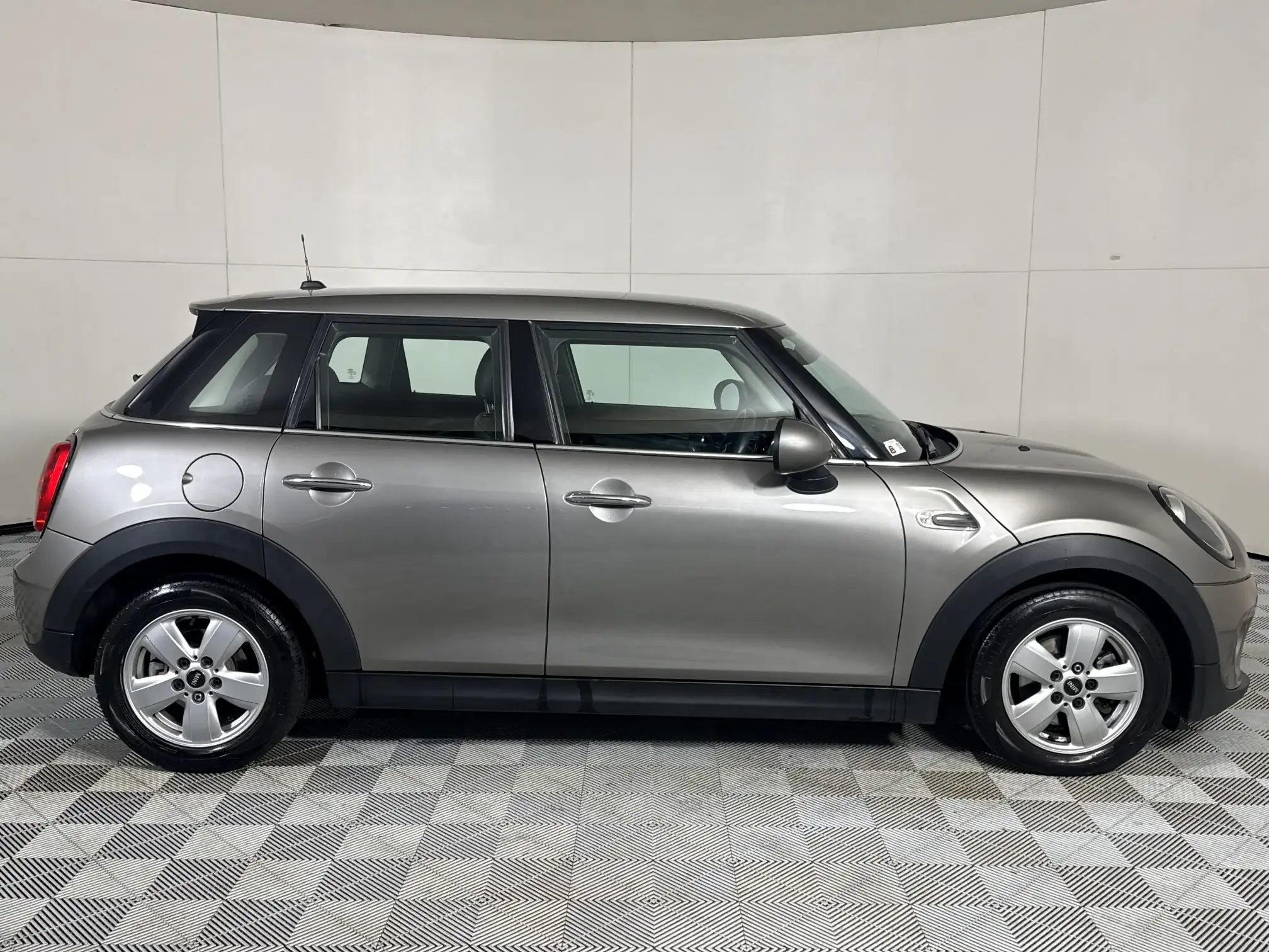 Mini Cooper 5DR