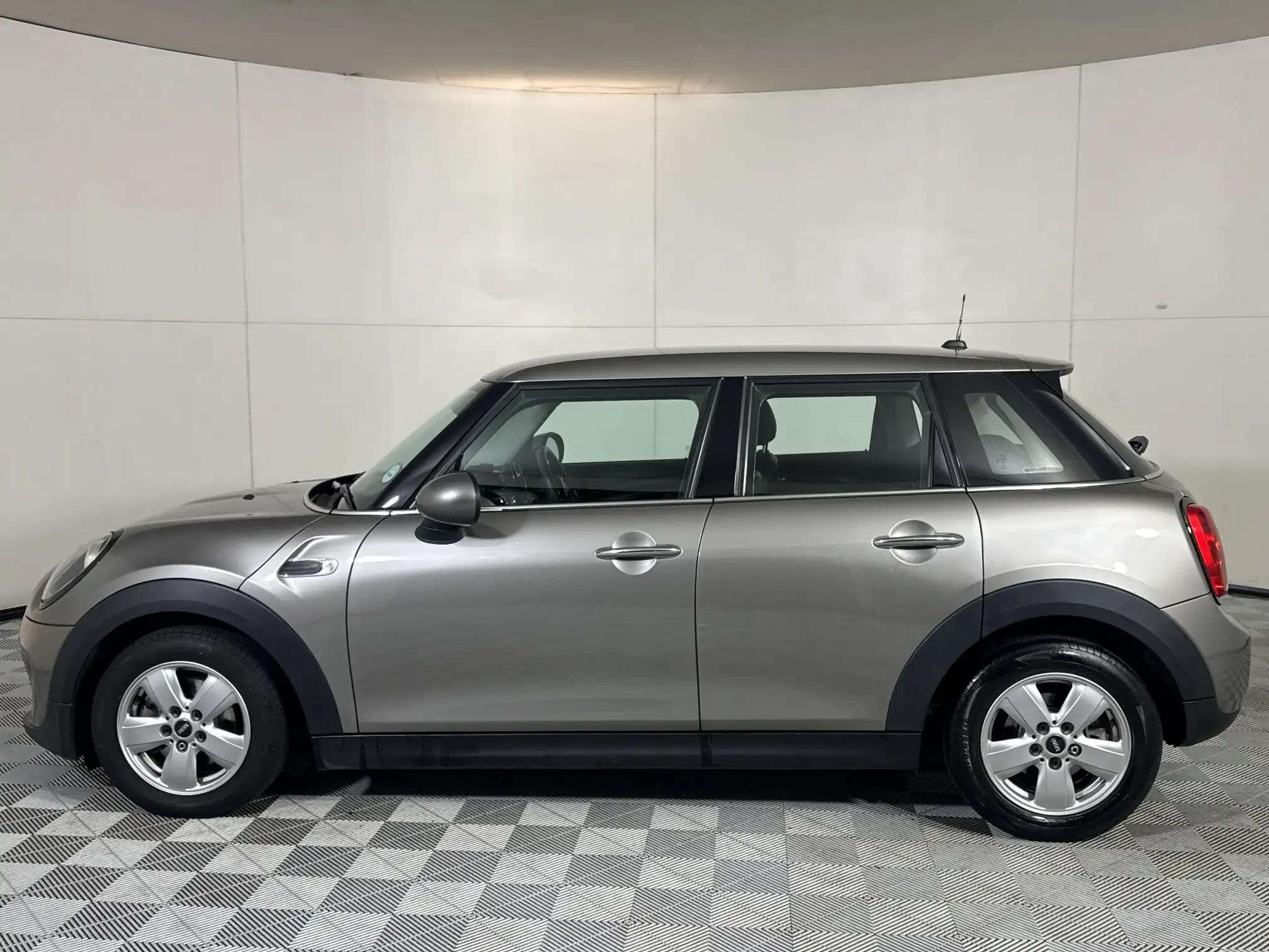 Mini Cooper 5DR