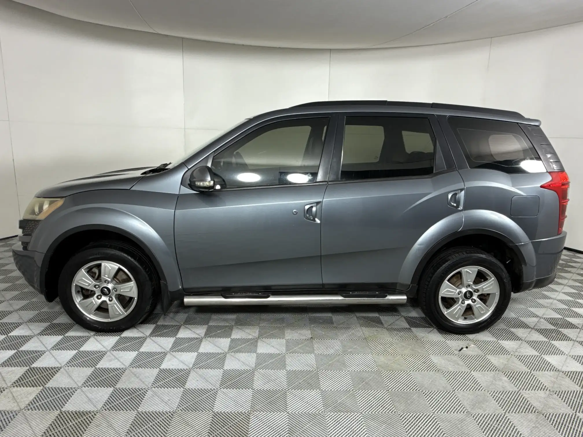 Mahindra XUV