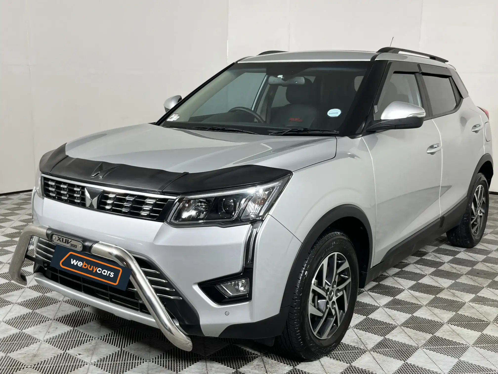 2025 Mahindra Xuv300