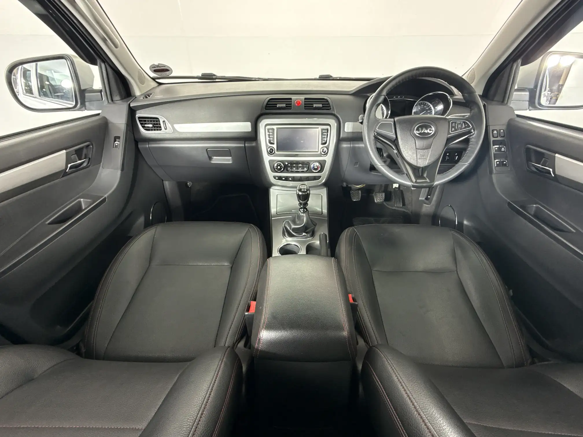 JAC T8