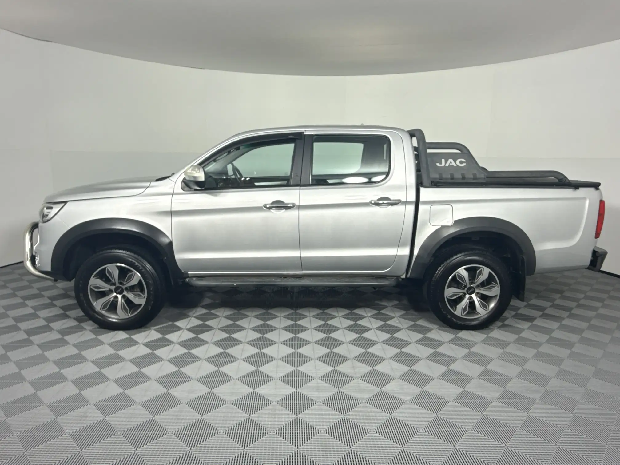 JAC T8