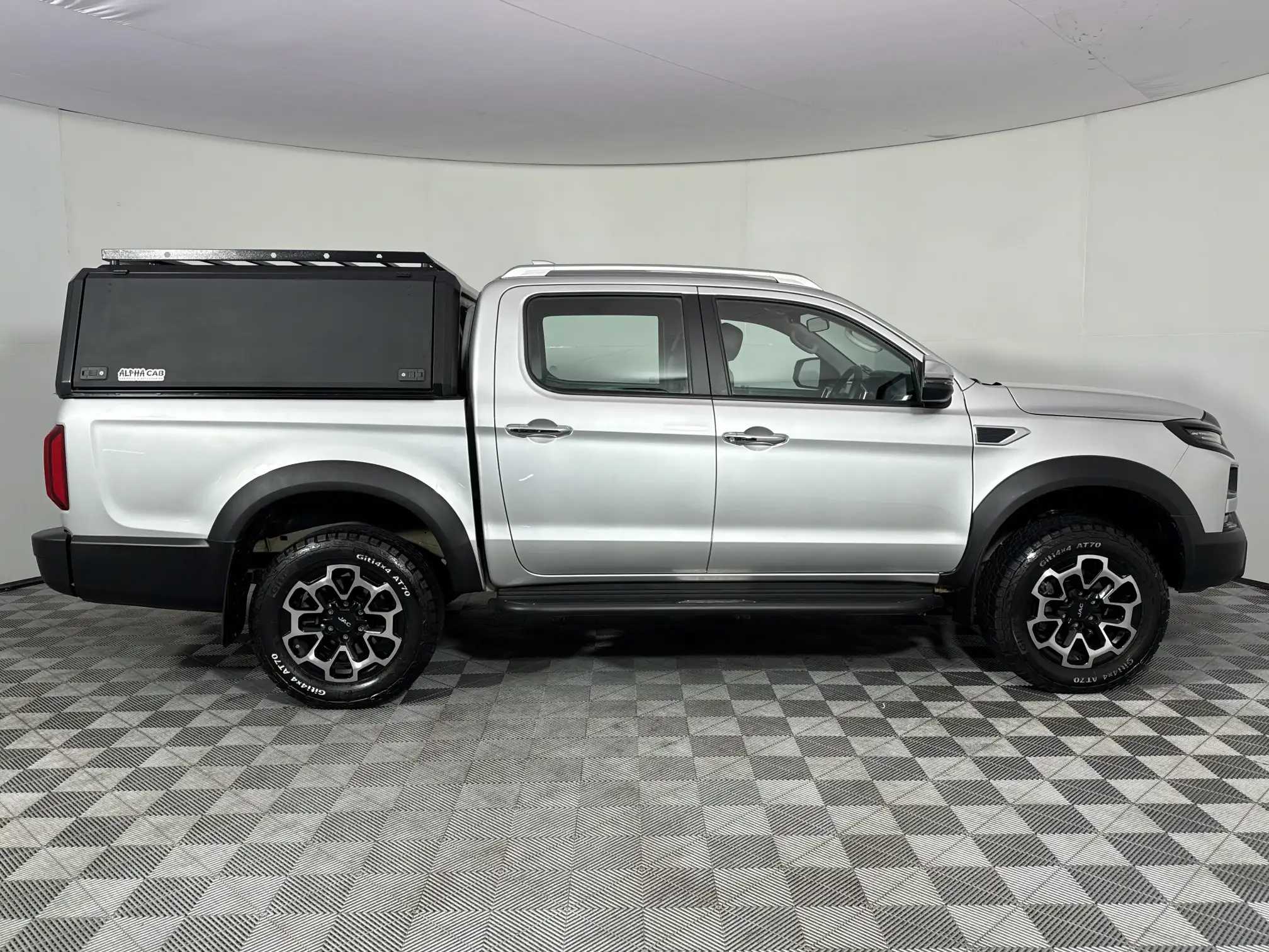 JAC T8