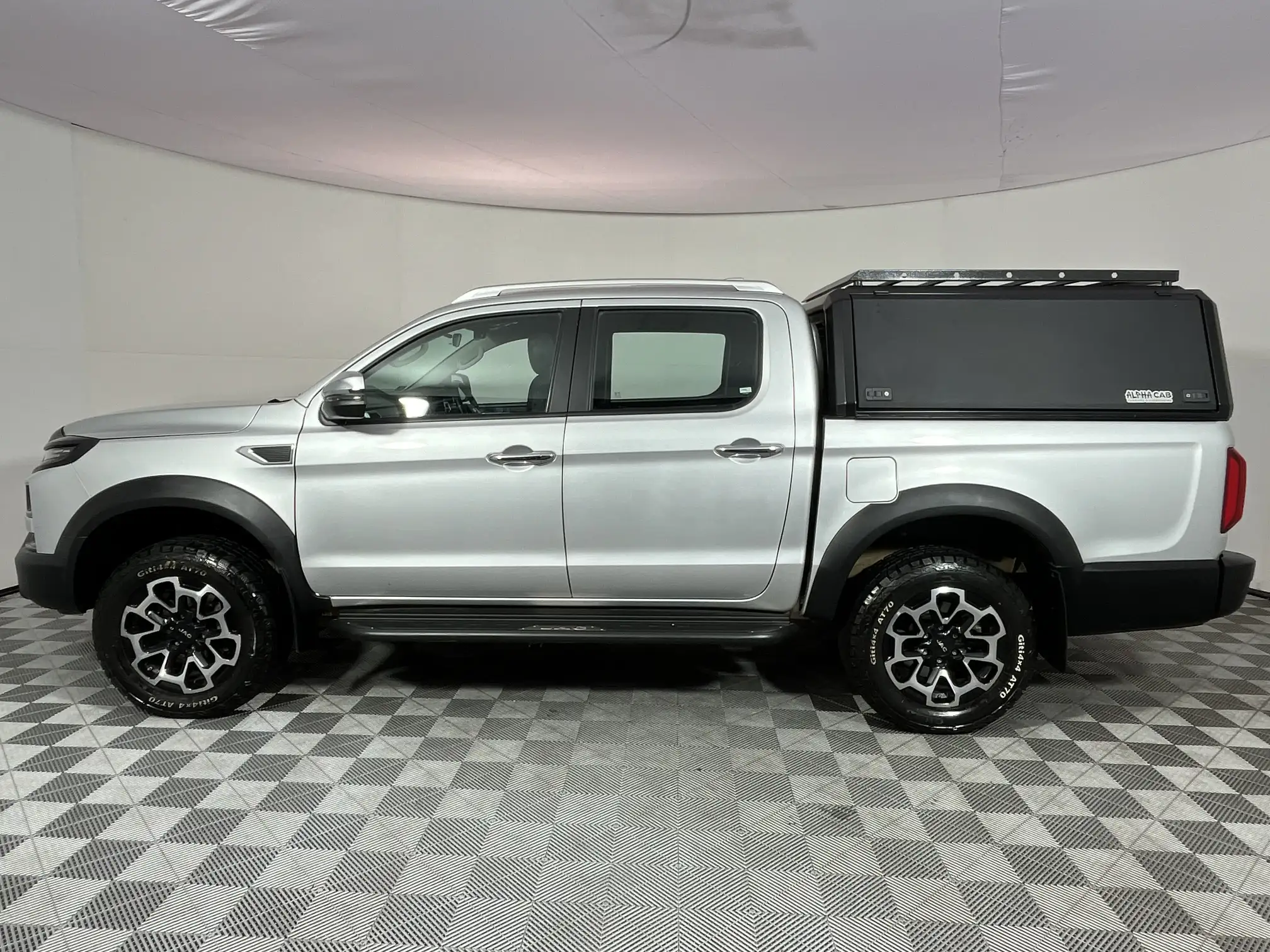JAC T8